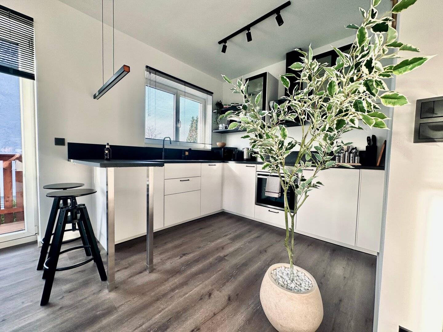 Kernsanierte Designerwohnung mit Westbalkon in begehrter Lage von Graz-Straßgang!