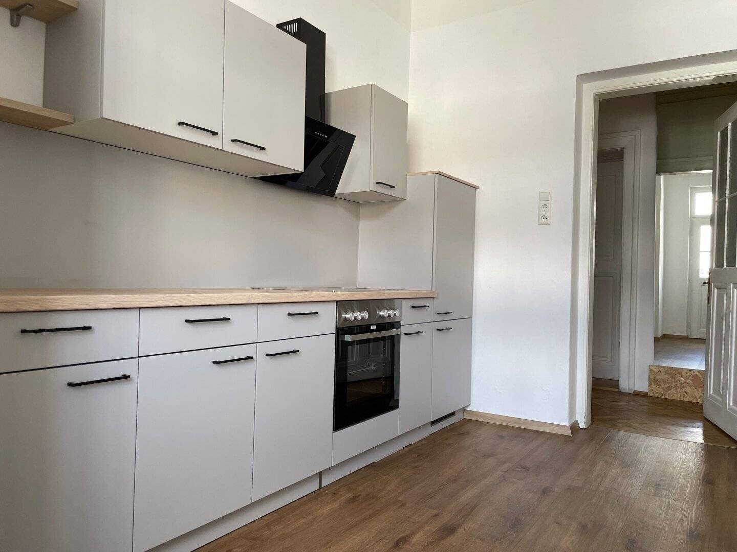 Keesgasse - großzügige 4 ZimmerAltbauwohnung mit Balkon!