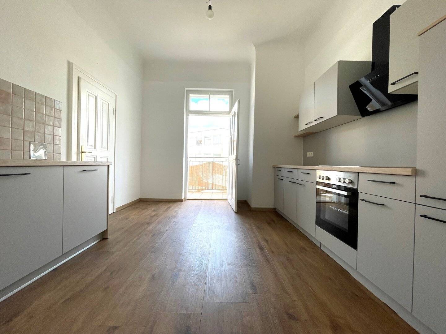 Keesgasse - großzügige 4 ZimmerAltbauwohnung mit Balkon!