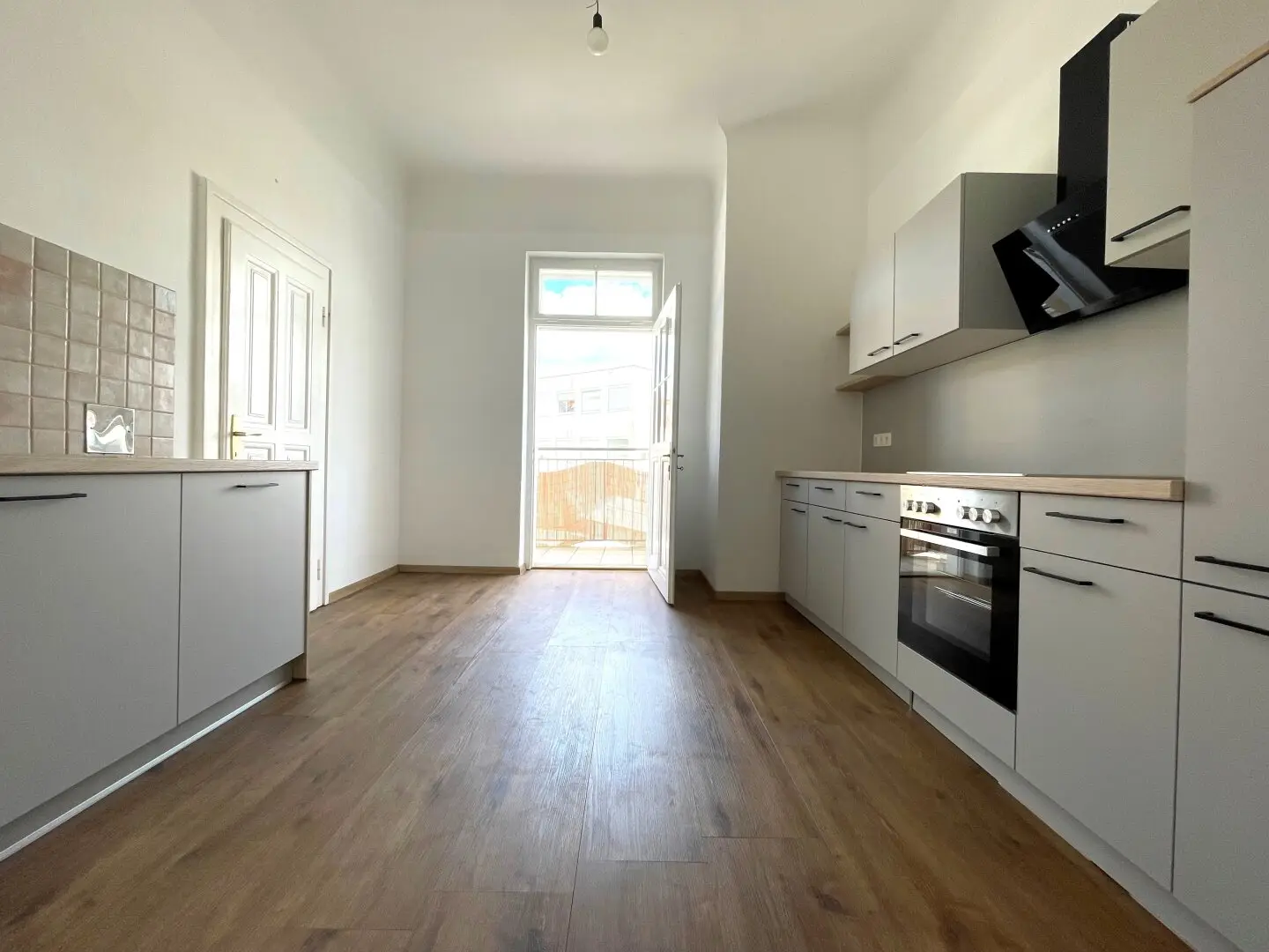 Keesgasse - großzügige 4 ZimmerAltbauwohnung mit Balkon!