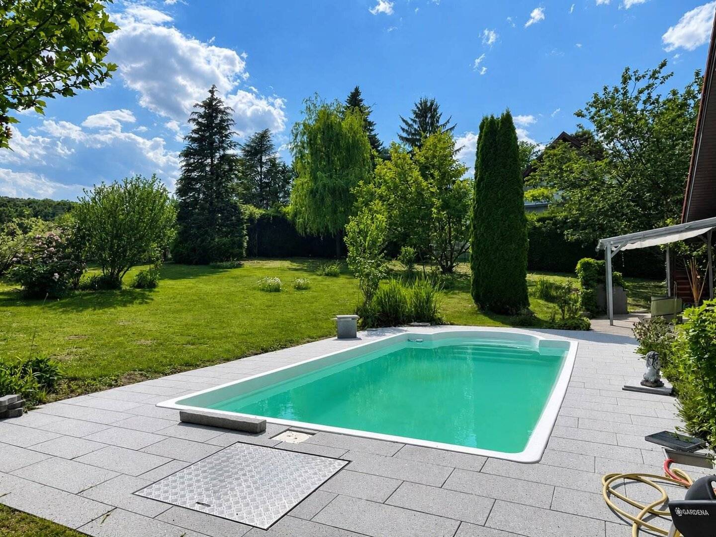 Familienidylle & Paradies in absoluter Ruhelage mit Pool, Wintergarten und Naturteich!