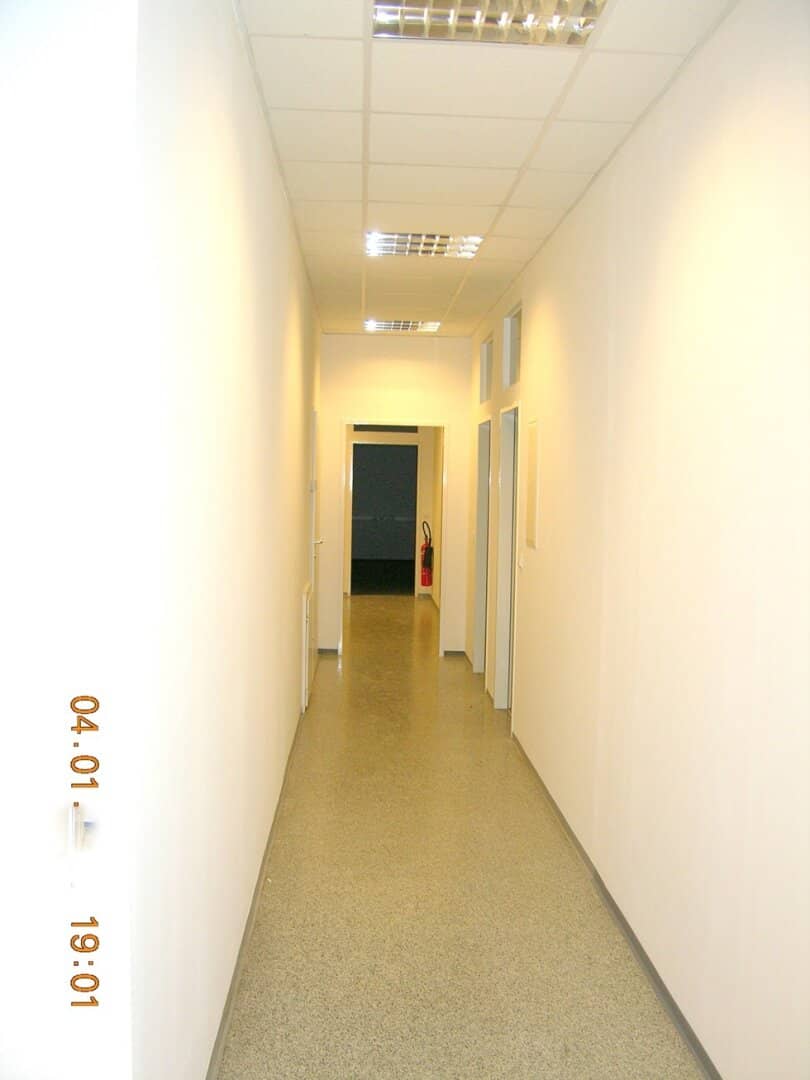 Büro ab 200 m² -  406 m² im 1.Stock, Geschäftslokal im Parterre ca. 160 m², Ordination, Lager mit Auslagenfront, Lift, Serverraum