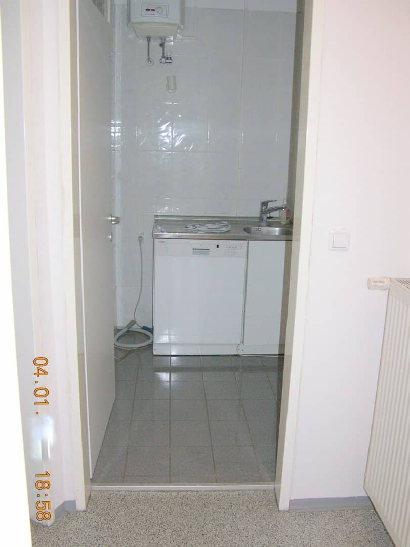 Büro ab 200 m² -  406 m² im 1.Stock, Geschäftslokal im Parterre ca. 160 m², Ordination, Lager mit Auslagenfront, Lift, Serverraum