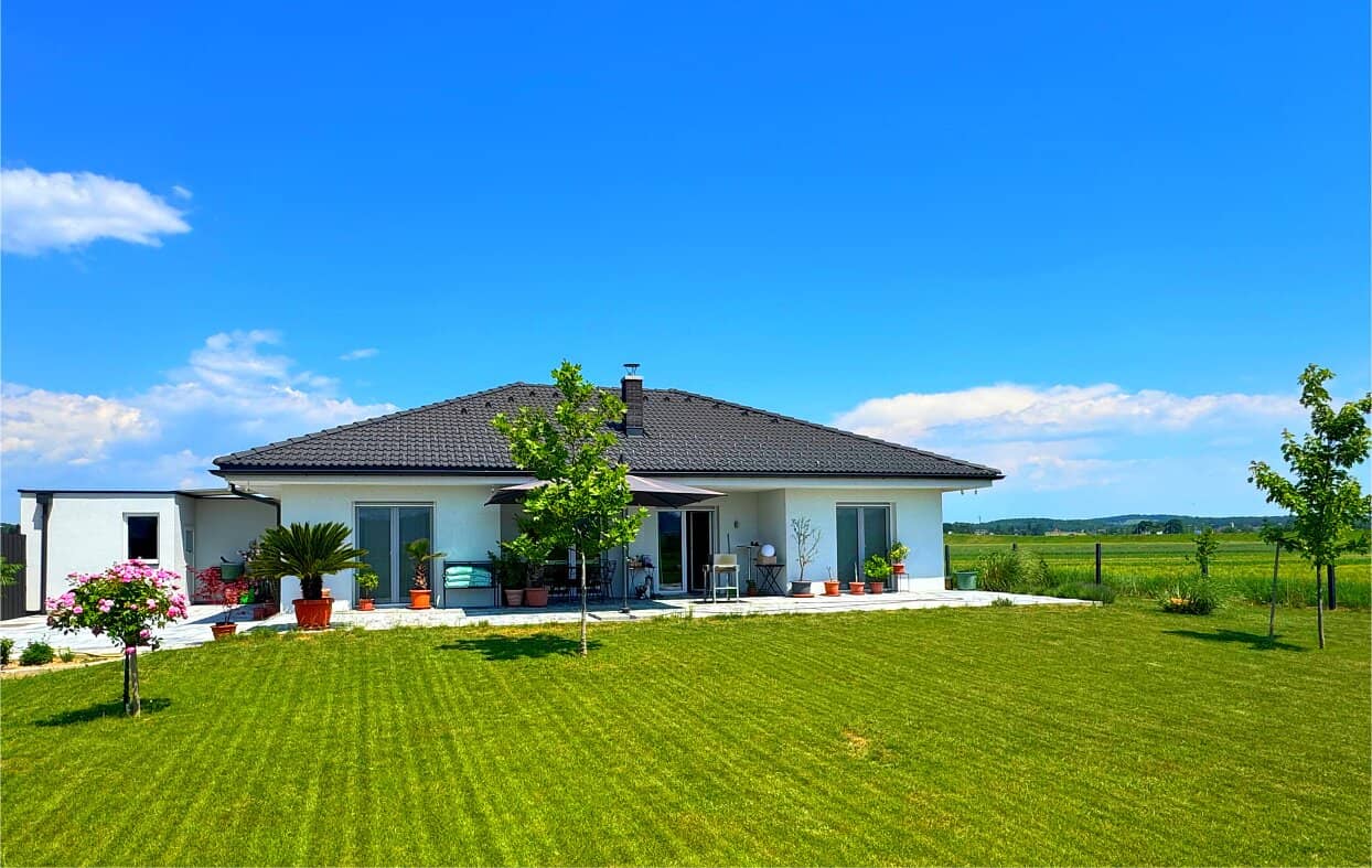 KÖNIGSDORF – Exklusiver Neubau-Bungalow in sonniger Ruhelage mit Fernblick