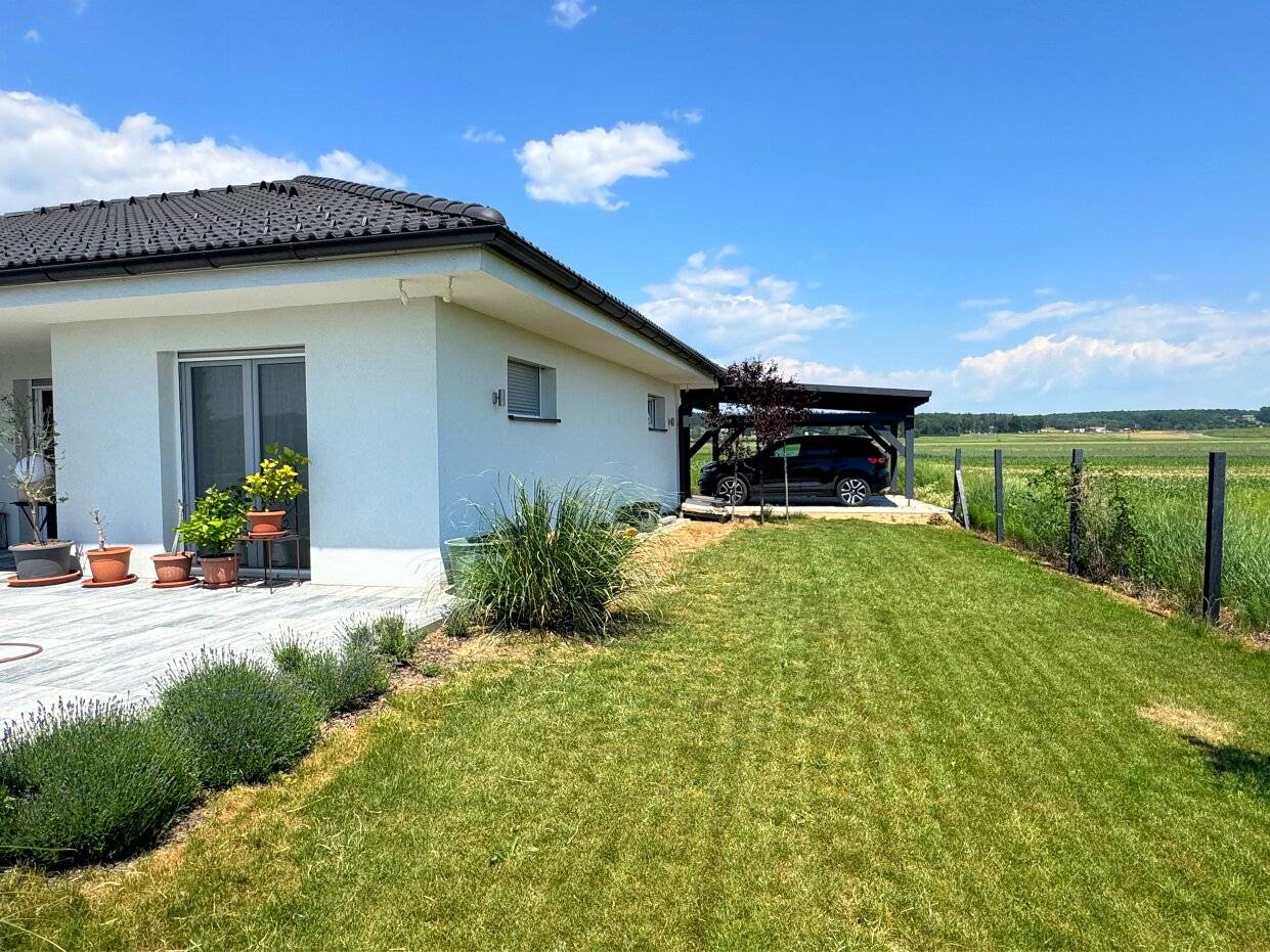 KÖNIGSDORF – Exklusiver Neubau-Bungalow in sonniger Ruhelage mit Fernblick
