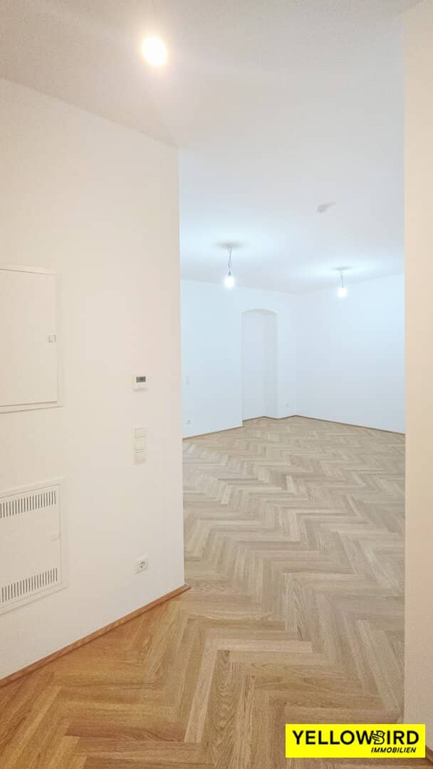3-Zimmer-Wohnung in direkter U-Bahn-Nähe - 6 m² Freifläche - über 3 Meter Raumhöhe