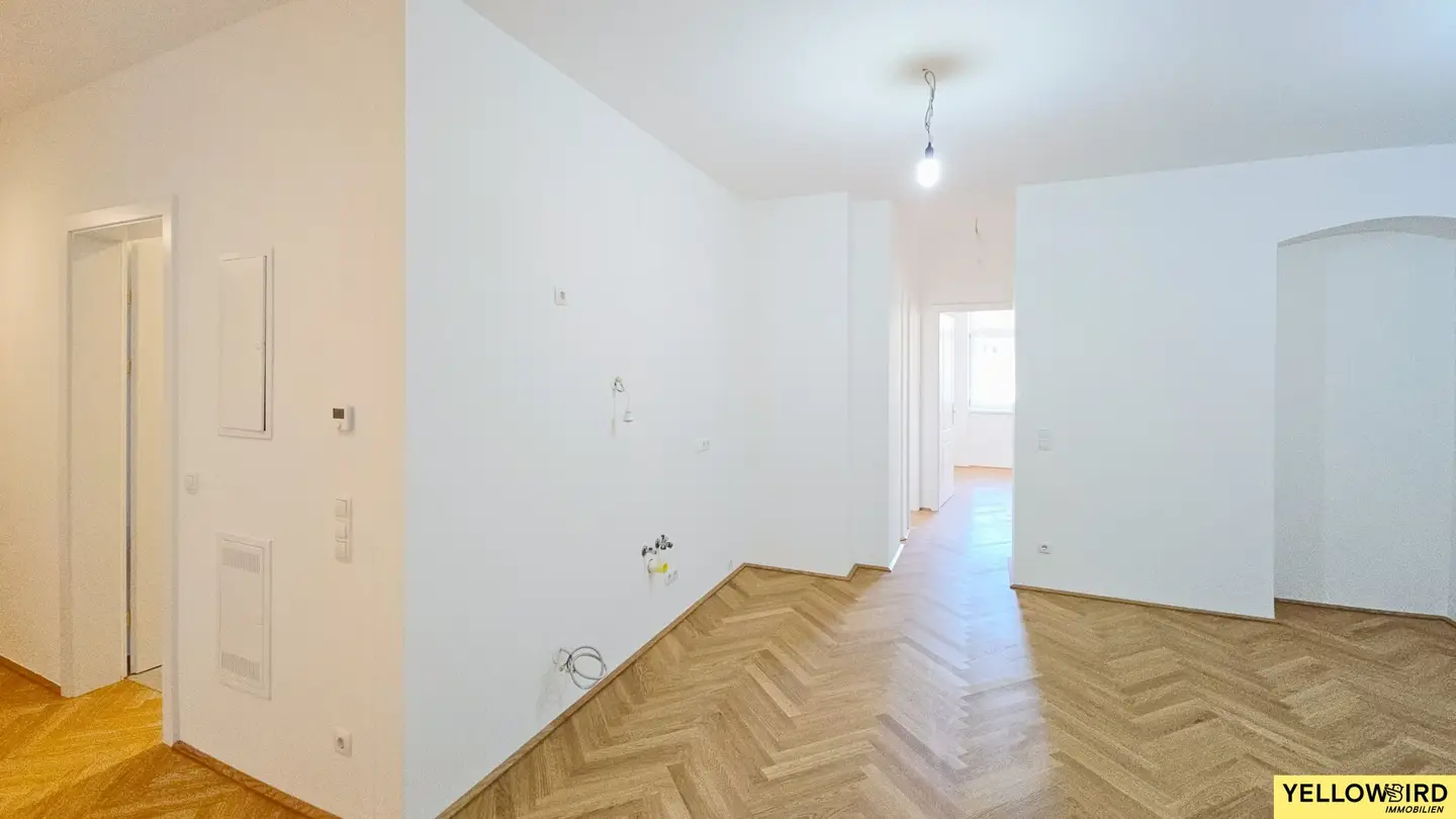 3-Zimmer-Wohnung in direkter U-Bahn-Nähe - 6 m² Freifläche - über 3 Meter Raumhöhe