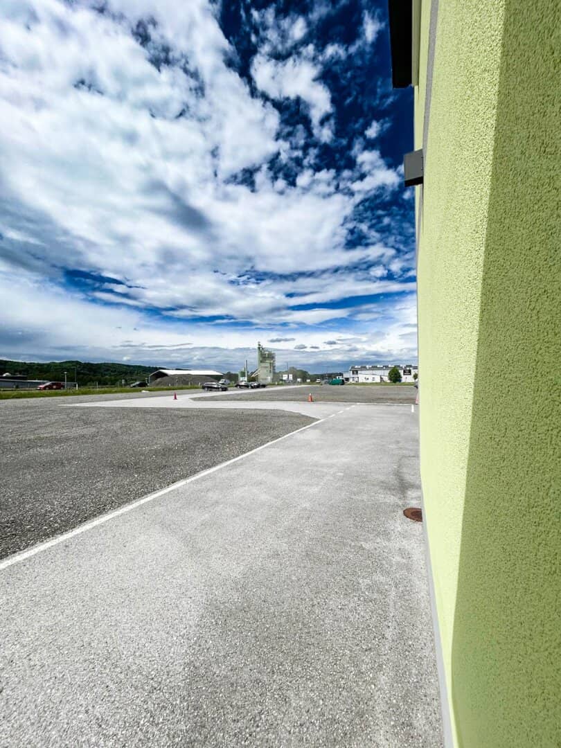 MODERNE BÜROFLÄCHEN | INDUSTRIEGEBIET ILZ | FLEXIBEL NUTZBAR I ROTO IMMOBILIEN
