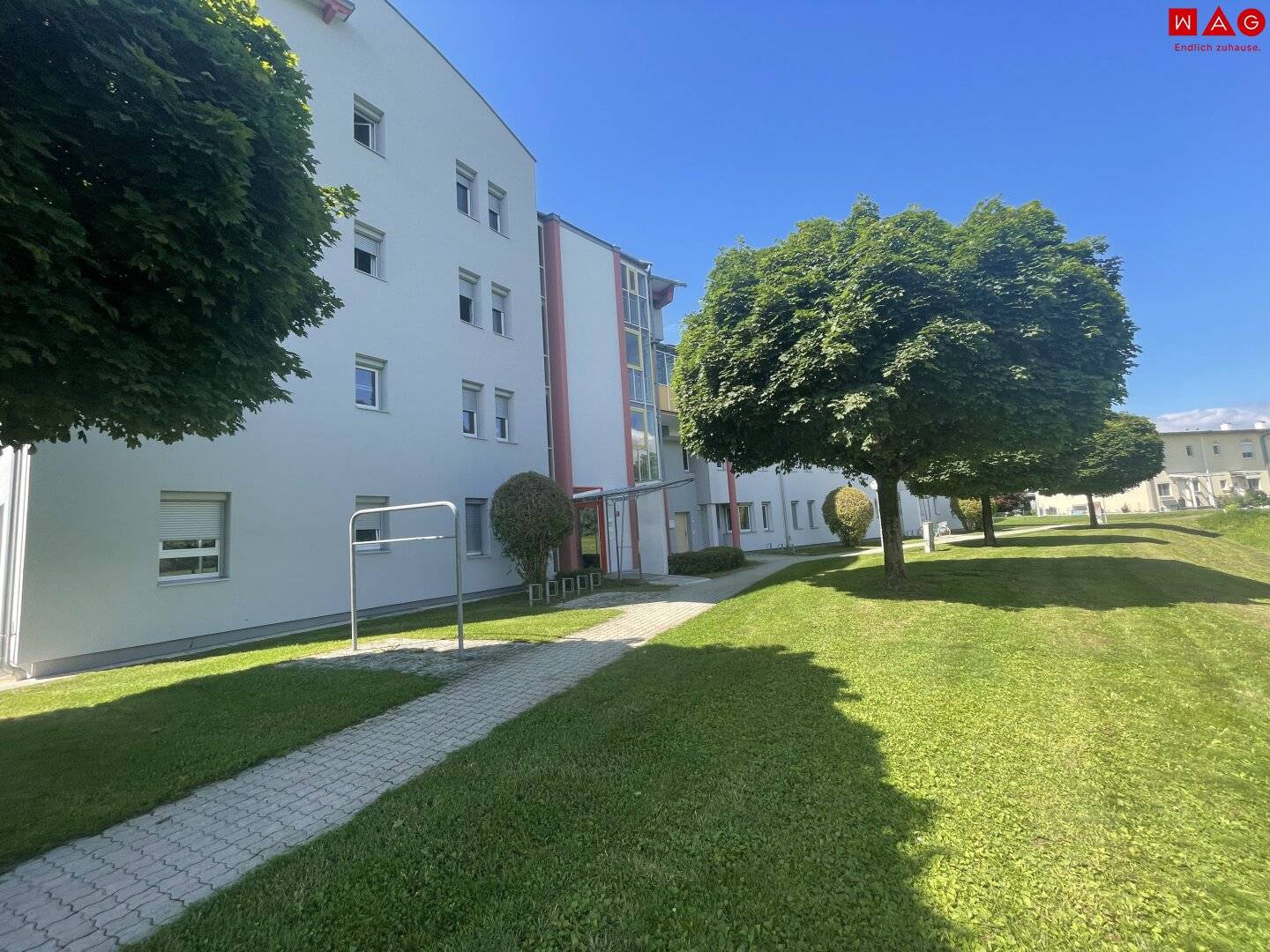 Attraktive Wohnung mit Sonnen-Balkon und Parkplatz!