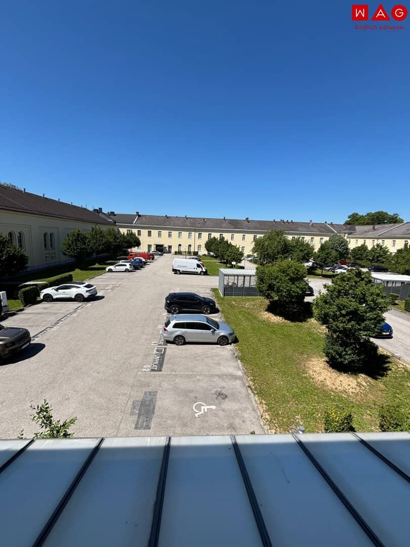 Wohnen in den DRAGONERHÖFEN von Wels - gepflegte 1-Zimmer Wohnung mit Abstellraum und modernem Badezimmer (inkl. Wanne)! Verfügbar ab 01.09.2026!