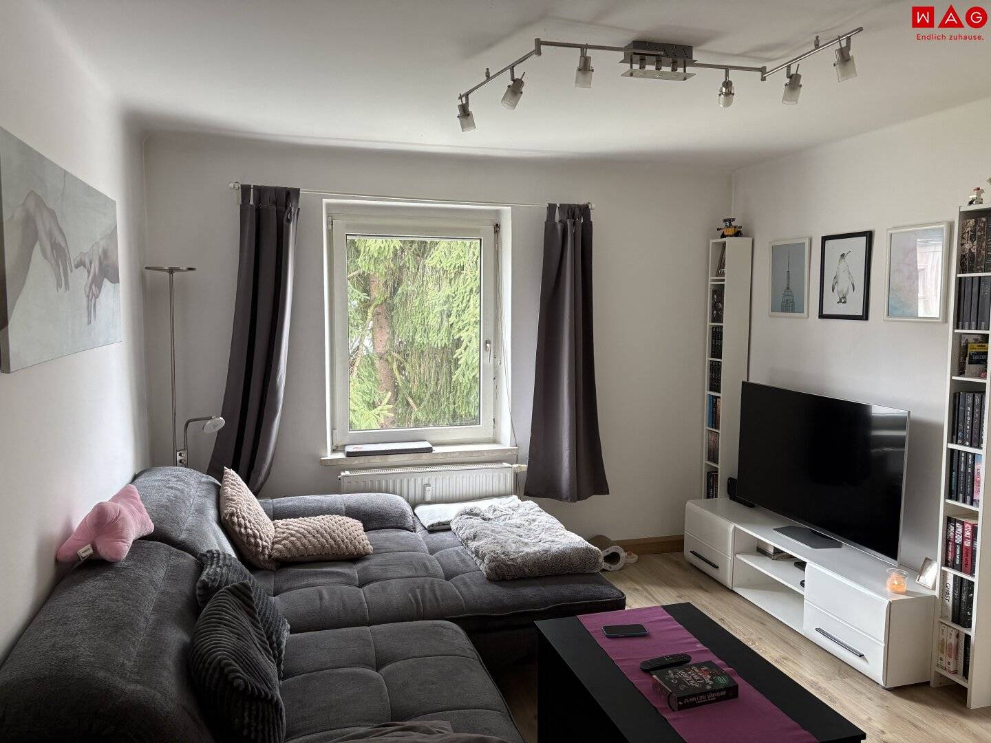 Aktuell in Sanierung! Gemütliche 3-Zimmer-Wohnung mit lichtdurchfluteten Räumen, traumhaftem Grünblick, durchdachtem Grundriss und vielseitigen Gestaltungsmöglichkeiten in hervorragender Lage!