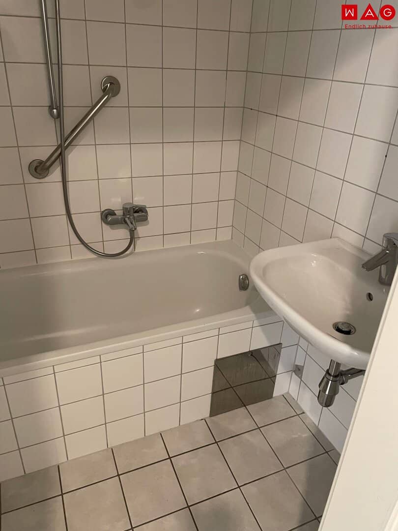 Jetzt einziehen & sparen! Sommeraktion: 1 Monat mietfrei! Helle, praktisch geschnittene 2-Raum-Wohnung in ruhiger und beliebter Lage von Wels –  Heizkosten inklusive!
