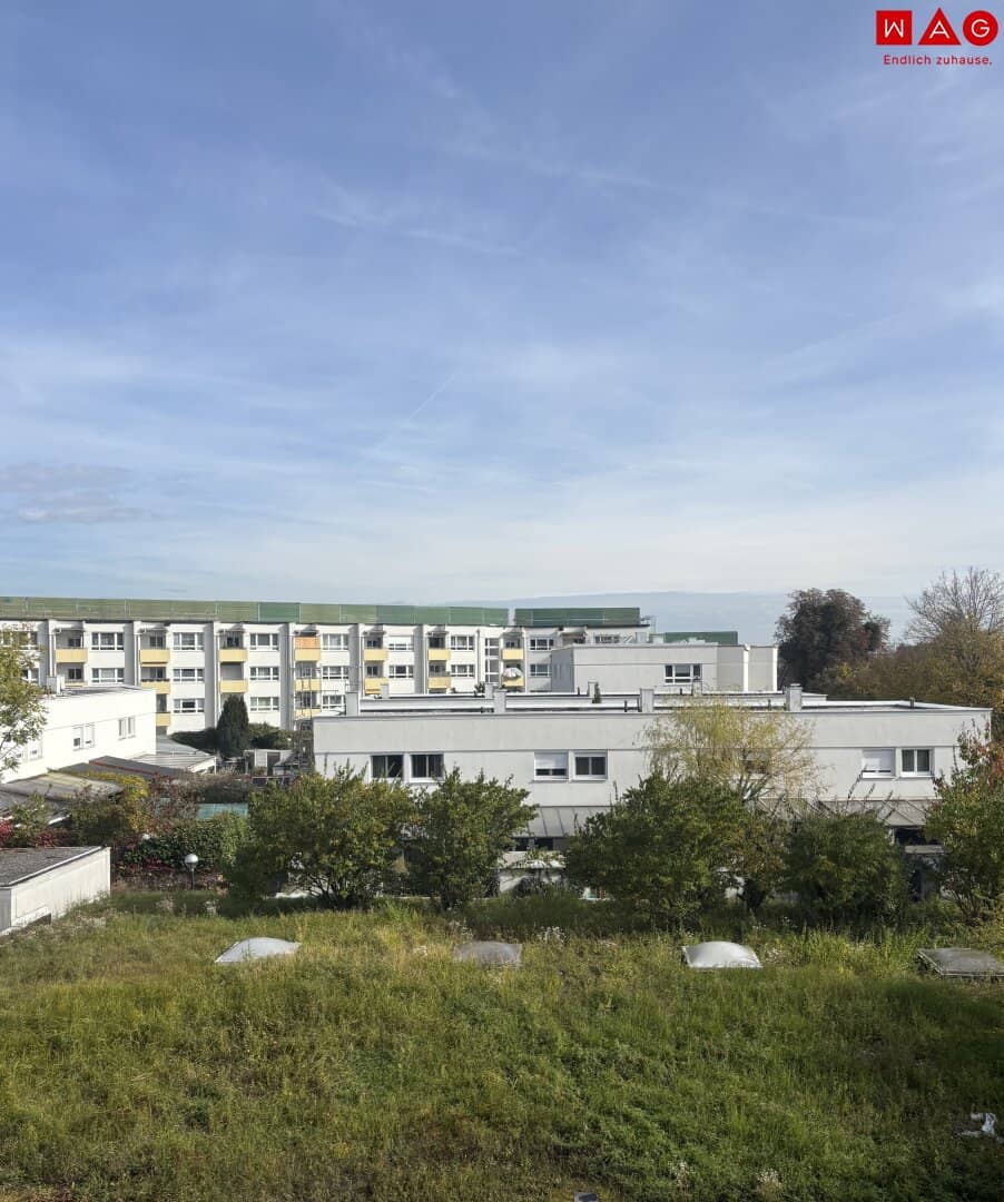 Currently under renovation! 3-room apartment with perfect public transport connections! Includes cellar compartment and unlimited contract! Heating costs and hot water included! Available from 01.10.2026