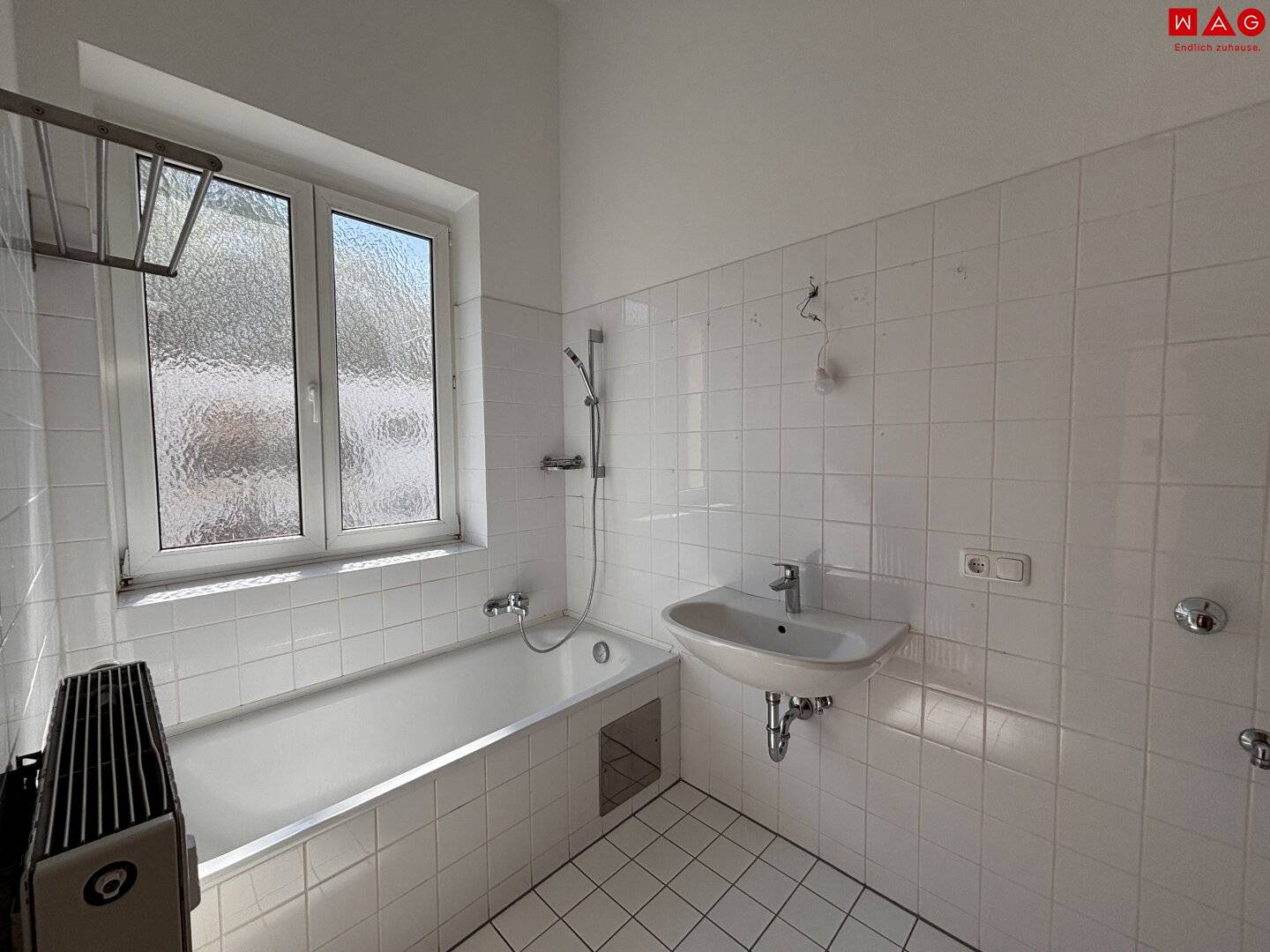 Sonnige Aussichten in Mauthausen: sanierte Familienwohnung mit großzügiger Loggia, höchstem Wohnkomfort und ruhiger Grünlage – kostenloser Parkplatz inklusive!