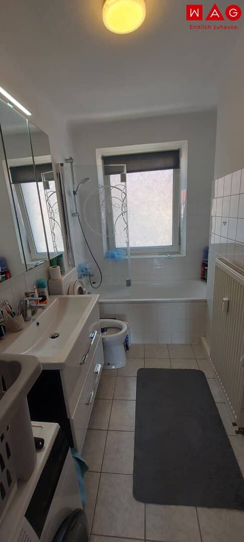 Attraktives Wohnumfeld und helle Atmosphäre im obersten Stockwerk: moderne 3-Zimmer-Wohnung überzeugt mit großzügigen Räumen, viel Tageslicht und hohem Wohnkomfort!