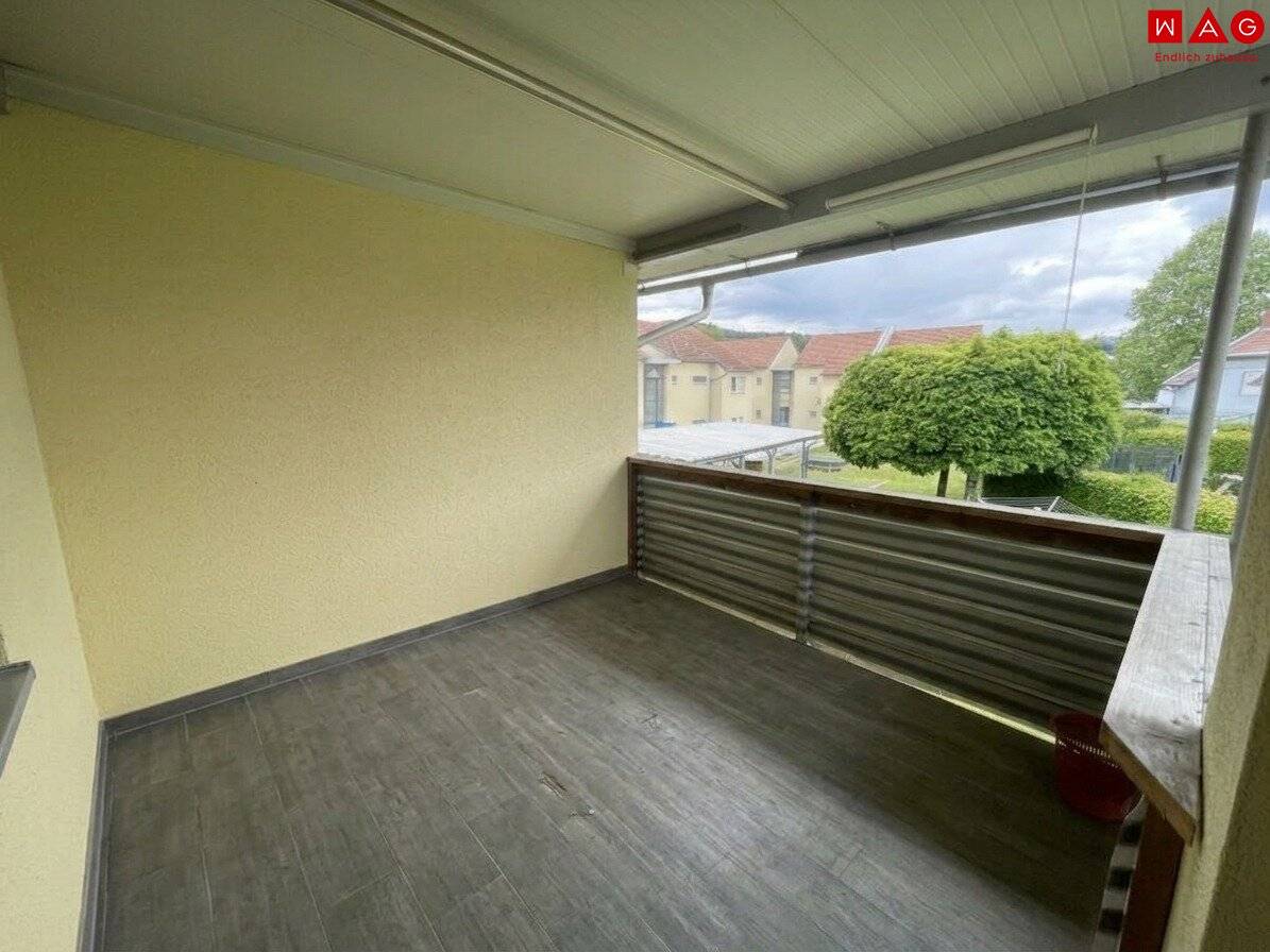 Wohlfühtraum! Attraktive 2-Raum-Wohnung im 1. Stock, mit Terrasse und Carport am Stadtrand