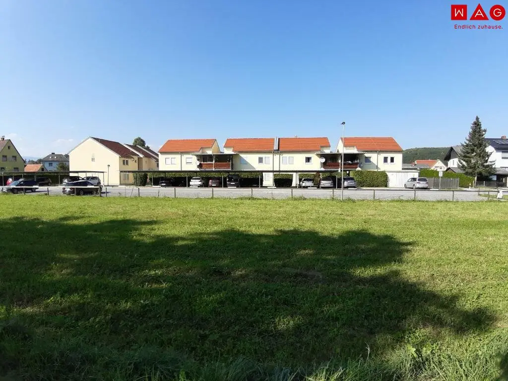 Living like a terraced house, great ground floor terrace apartment with carport