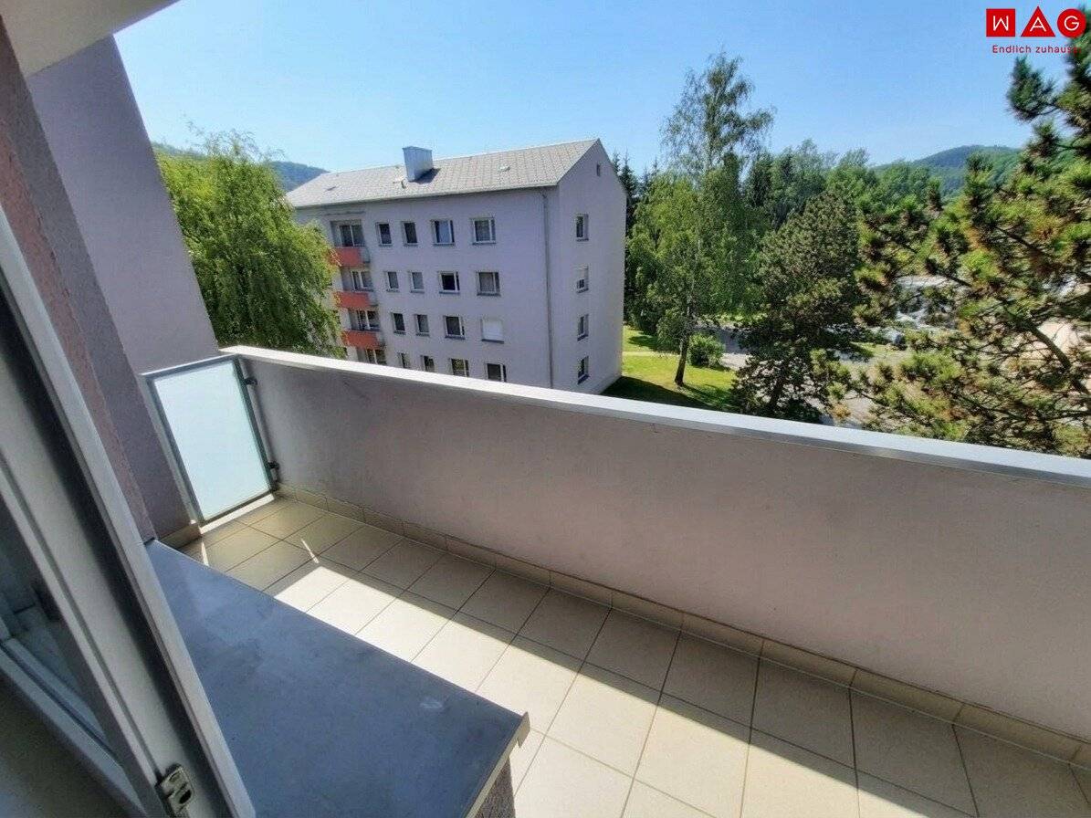 Helle 3 Zimmerwohnung mit Balkon und neuer Küche!