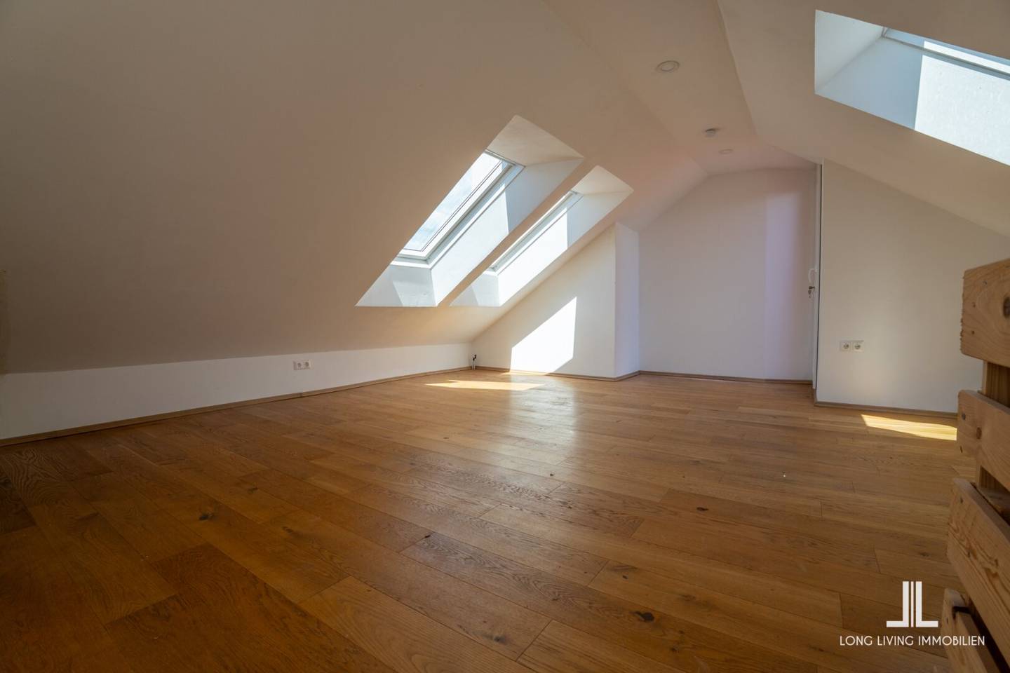 Exklusive Penthouse-Maisonettewohnung mit Dachterrasse und Blick über das Herz-Jesu-Viertel