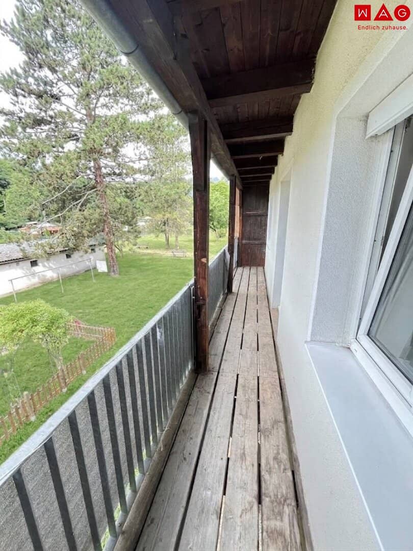 Neu sanierte, 2-Zimmerwohnung mit Balkon und Ausblick ins Grüne!