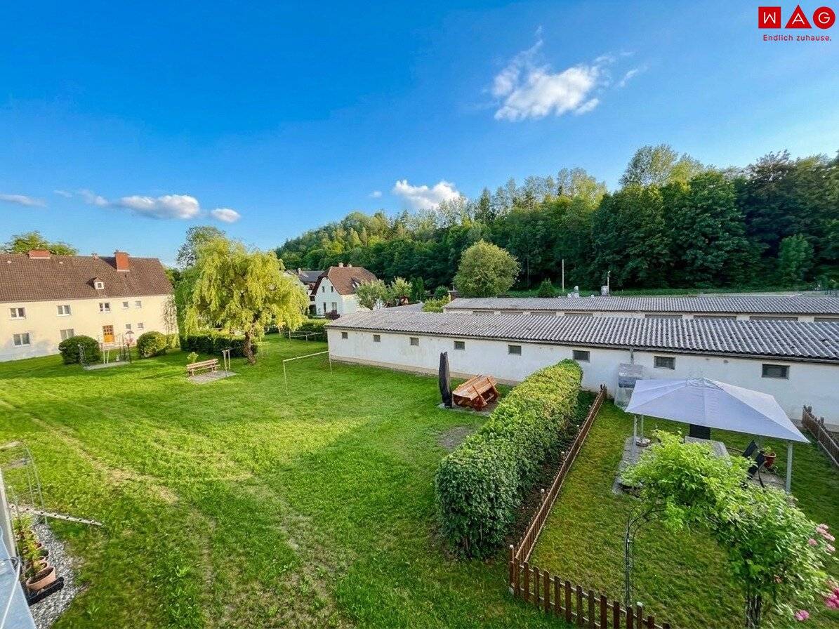 Neu sanierte, 2-Zimmerwohnung mit Balkon und Ausblick ins Grüne!