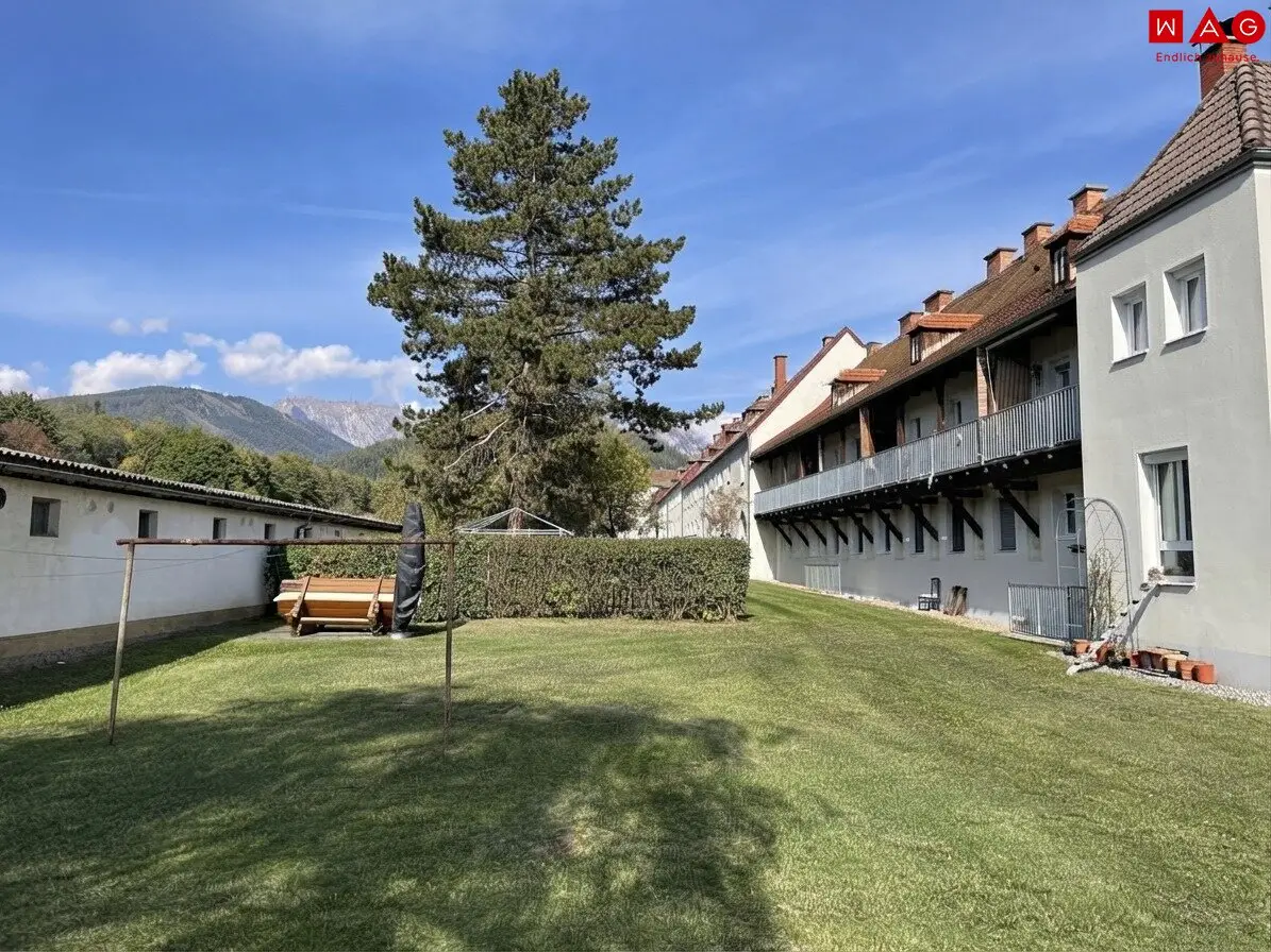 Neu sanierte, 2-Zimmerwohnung mit Balkon und Ausblick ins Grüne!