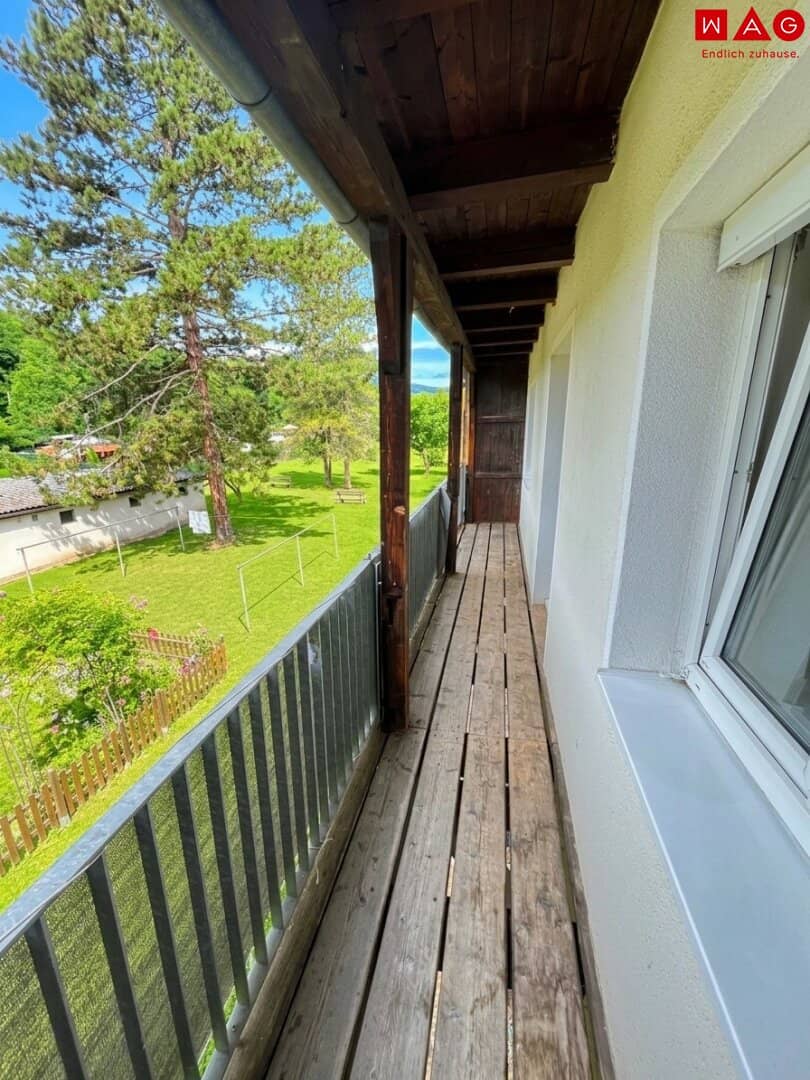 Neu sanierte, 2-Zimmerwohnung mit Balkon und Ausblick ins Grüne!