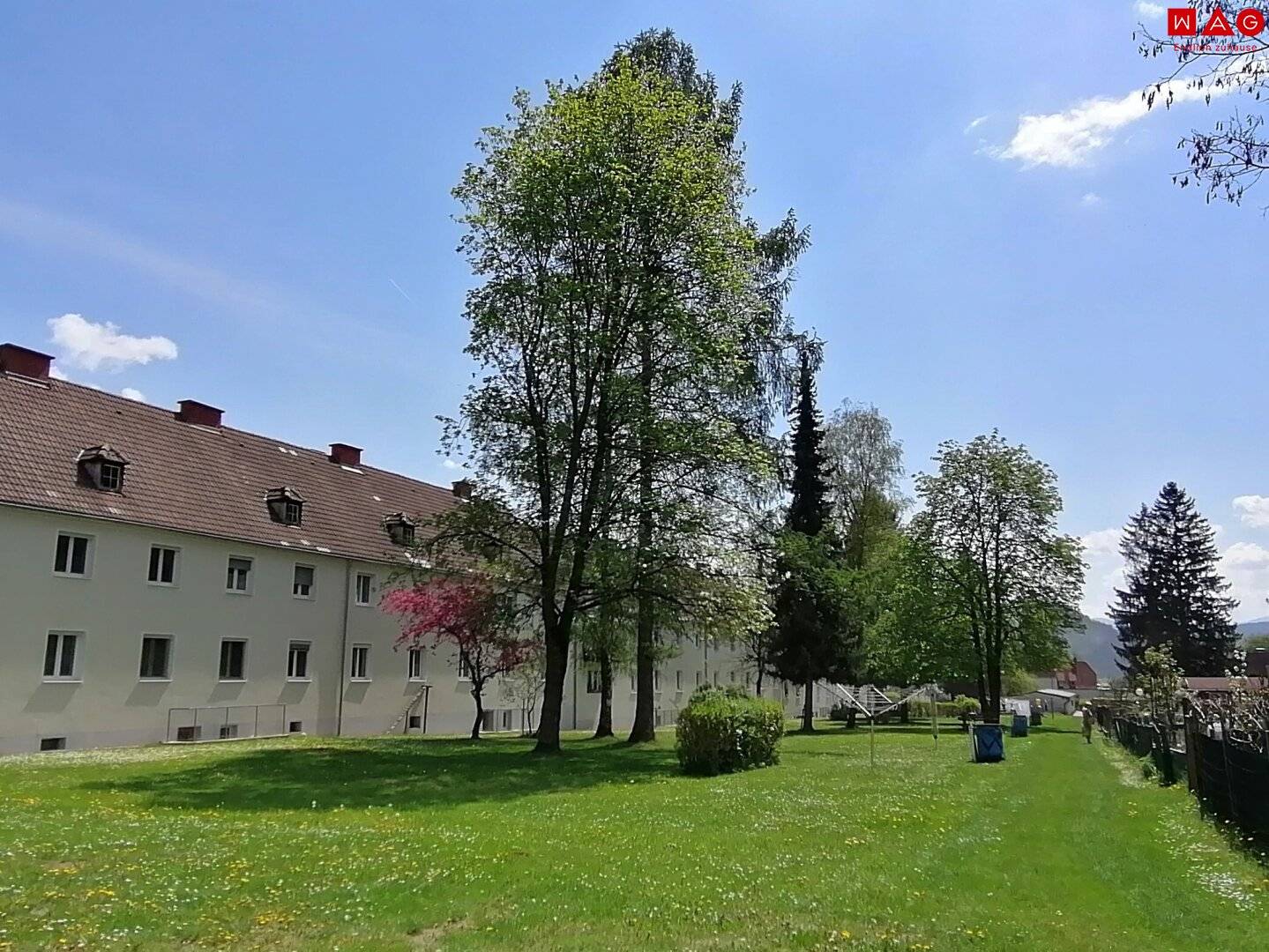 Neu sanierte, 2-Zimmerwohnung mit Balkon und Ausblick ins Grüne!