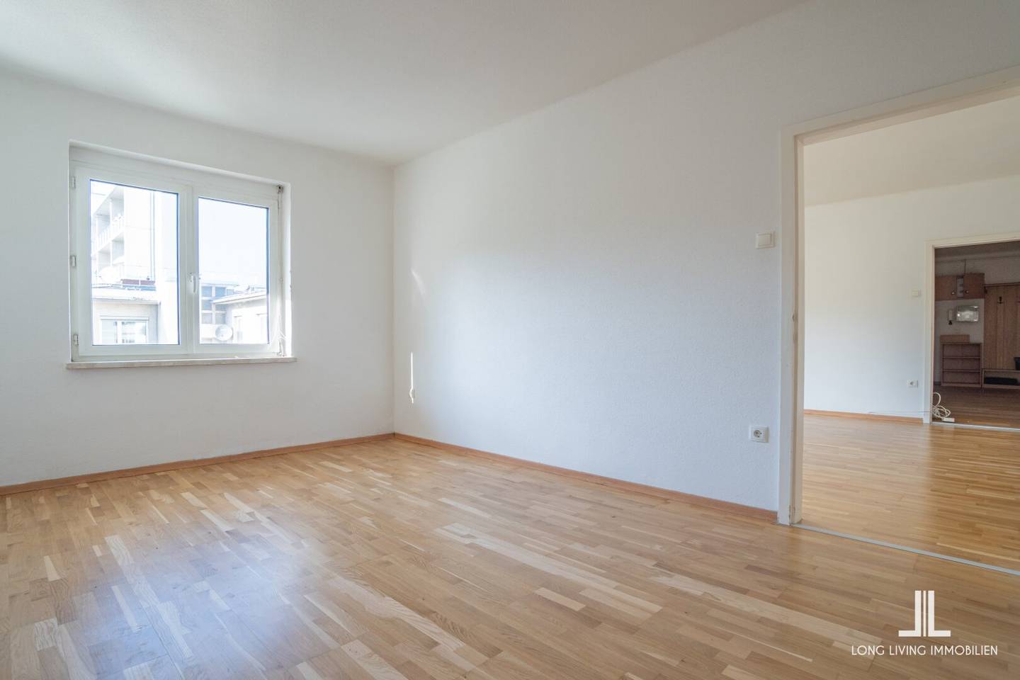 AUFGEPASST! Lichtdurchflutete 3 Zimmer Wohnung im letzten Stock - Balkon
