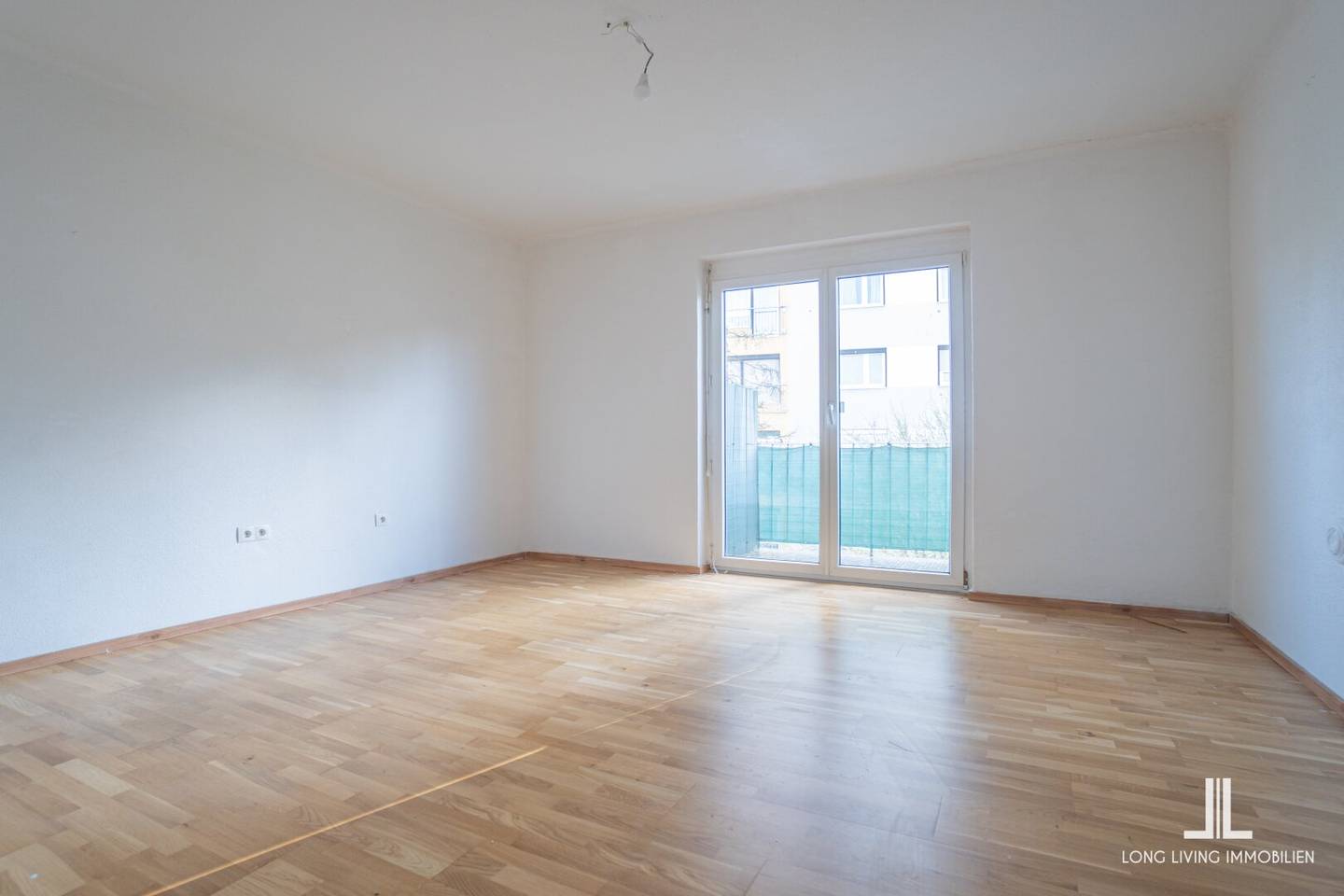 AUFGEPASST! Lichtdurchflutete 3 Zimmer Wohnung im letzten Stock - Balkon