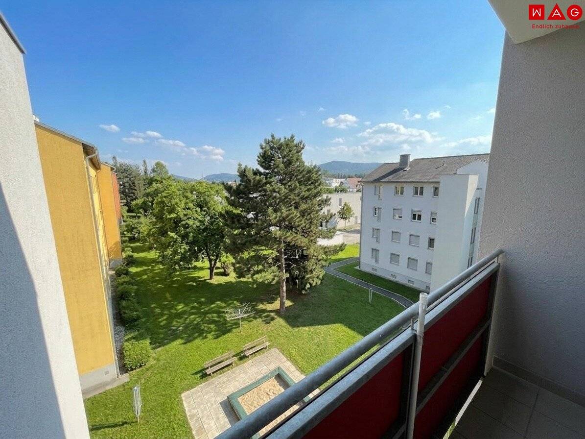 Sanierte 3-Zimmer-Wohnung mit großer süd-westseitiger Loggia!