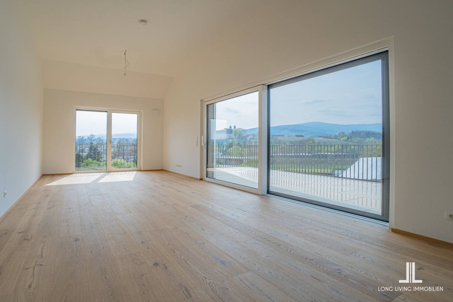PROVISIONSFREI - Wohlfühl-Zuhause mit Garten, großem Balkon & traumhaftem Weitblick