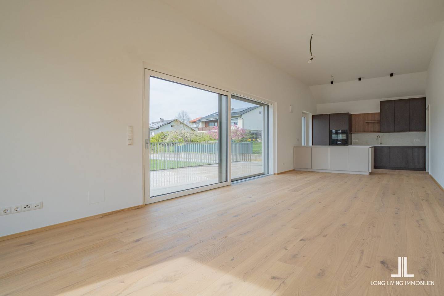 PROVISIONSFREI - Wohlfühl-Zuhause mit Garten, großem Balkon & traumhaftem Weitblick