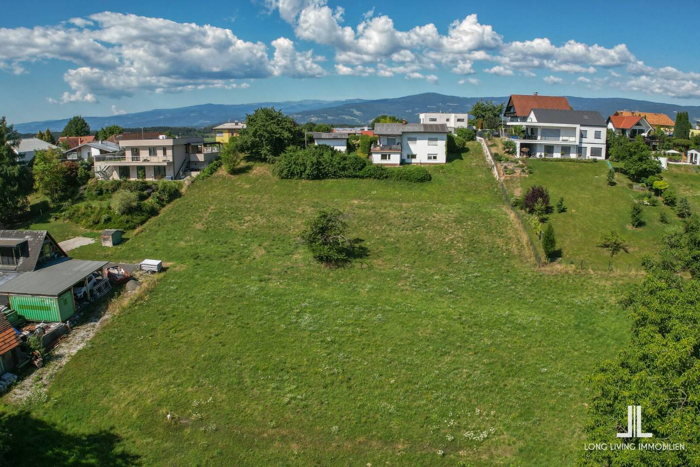 Wohnen mit Aussicht: Exklusives Grundstück in naturnaher Lage