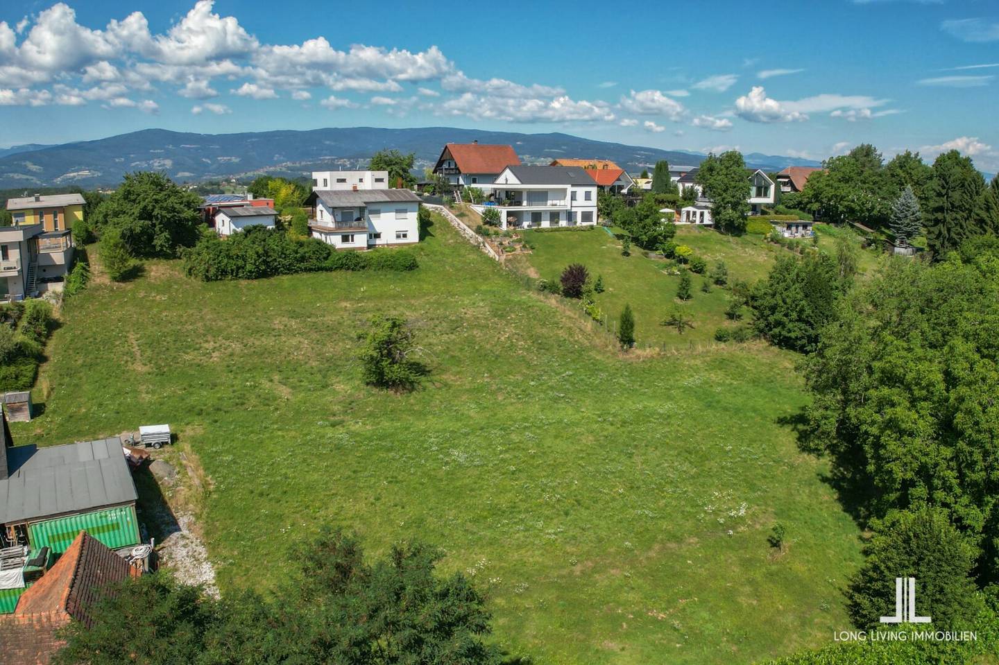 Wohnen mit Aussicht: Exklusives Grundstück in naturnaher Lage
