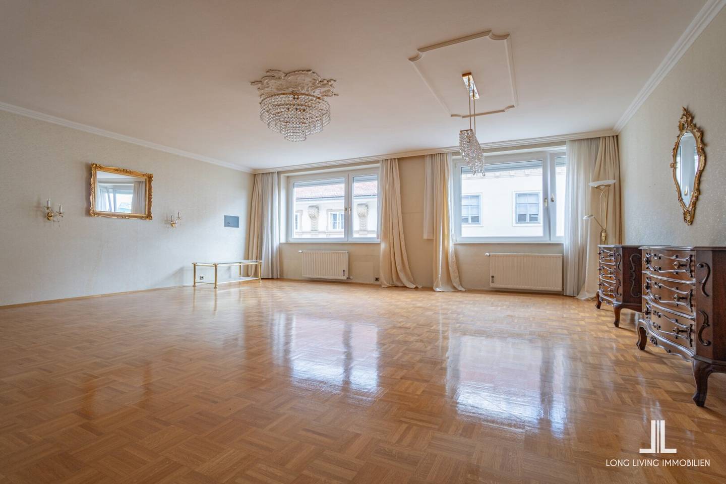 Lichtdurchflutete 4-Zimmer-Wohnung nahe Operncafé Graz - Innenhofbalkon & Lift