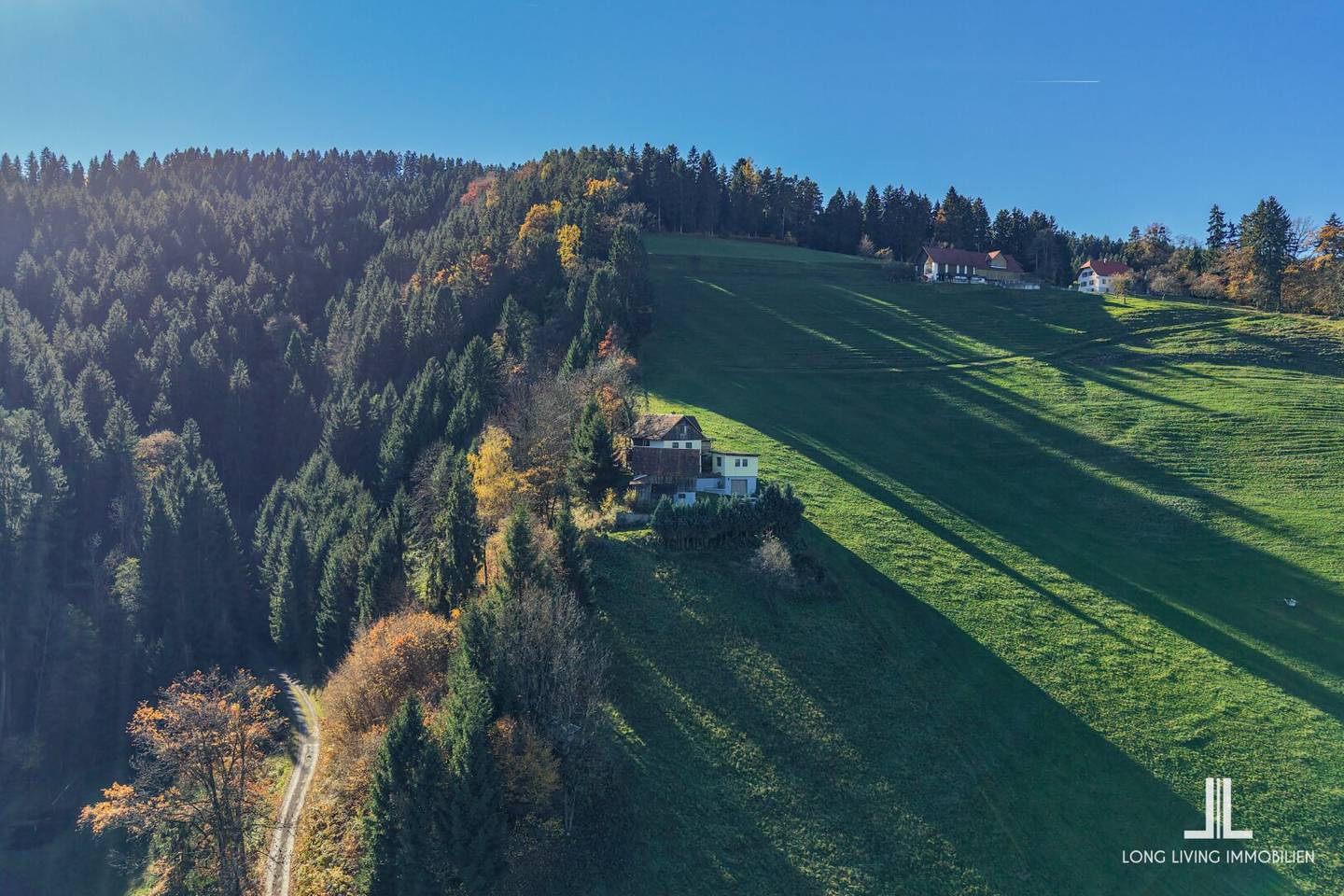 Land- und Forstwirtschaft mit Bestandshaus auf etwa 500m Seehöhe