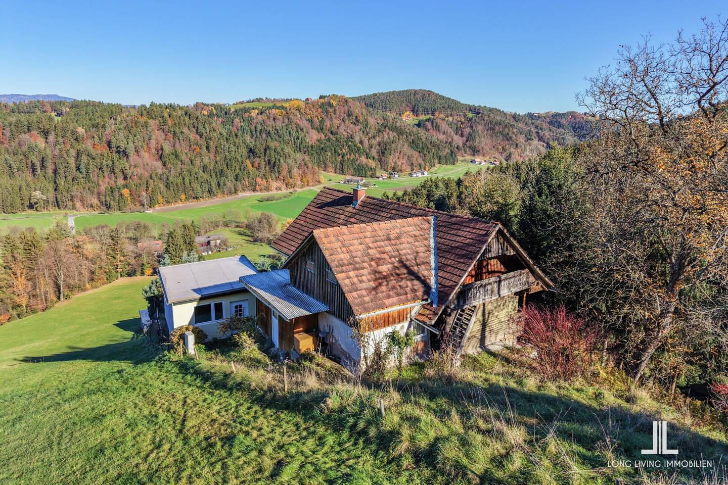Land- und Forstwirtschaft mit Bestandshaus auf etwa 500m Seehöhe