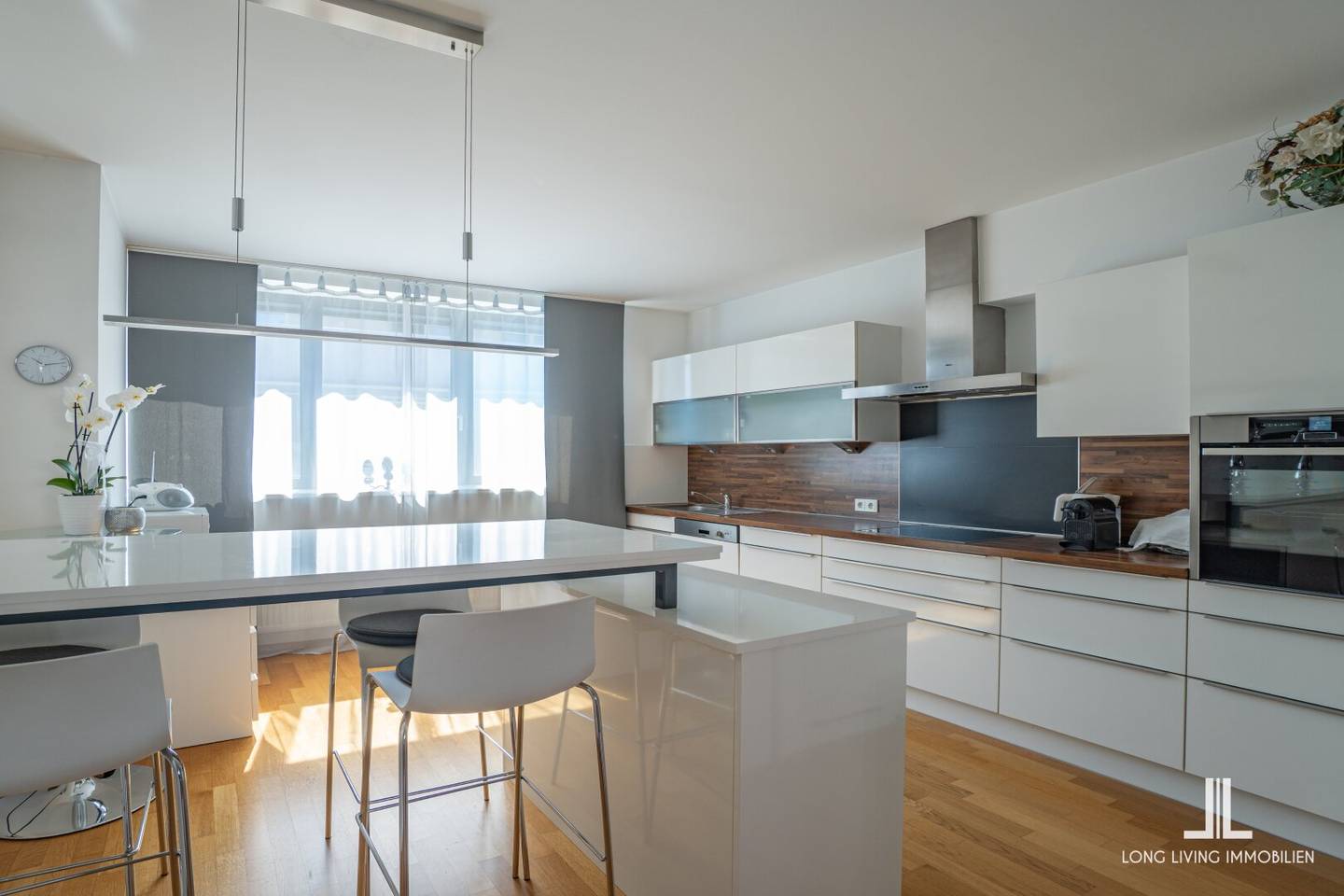 Exklusive Stadtwohnung mit Schlossbergblick, Loggia, großem Balkon und Tiefgarage