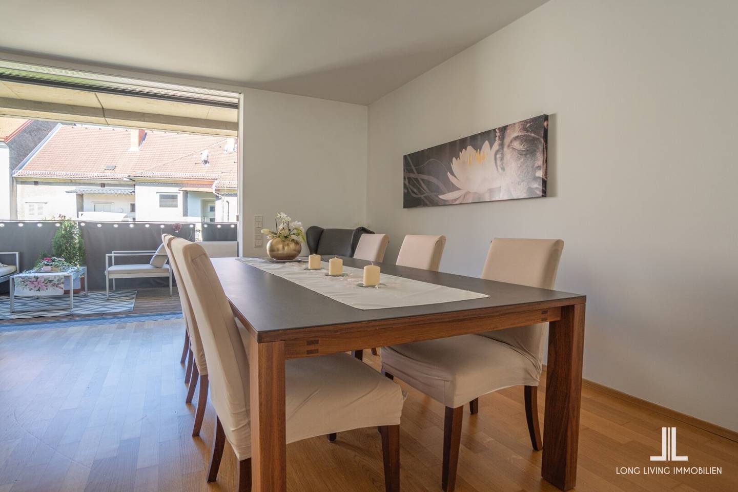 Exklusive Stadtwohnung mit Schlossbergblick, Loggia, großem Balkon und Tiefgarage