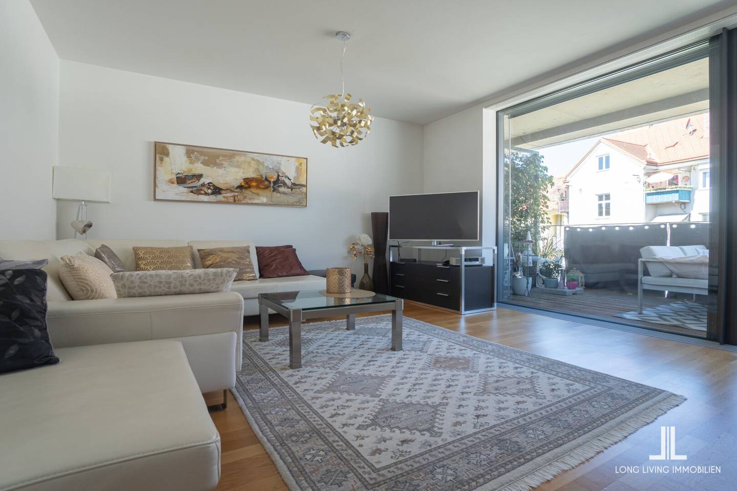 Exklusive Stadtwohnung mit Schlossbergblick, Loggia, großem Balkon und Tiefgarage