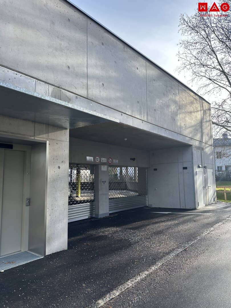 SOMMERAKTION: 2 Monate mietfrei! Witterungsgeschützter sicherer Auto-/Camperabstellplatz im neuen Parkdeck Albert-Schöpf-Straße! Möglichkeiten für E-Ladestation und Behinderten-Parkplätze vorhanden – nur noch wenige Plätze verfügbar!