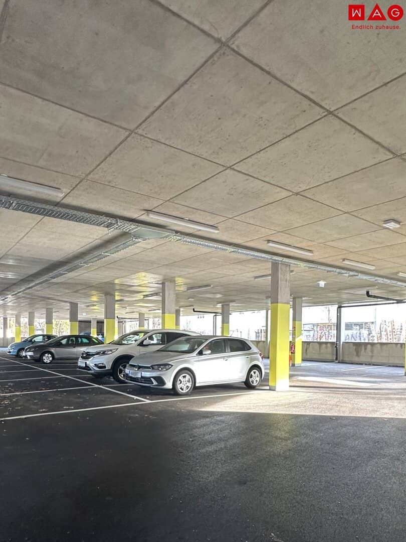 SOMMERAKTION: 2 Monate mietfrei! Witterungsgeschützter sicherer Auto-/Camperabstellplatz im neuen Parkdeck Albert-Schöpf-Straße! Möglichkeiten für E-Ladestation und Behinderten-Parkplätze vorhanden – nur noch wenige Plätze verfügbar!