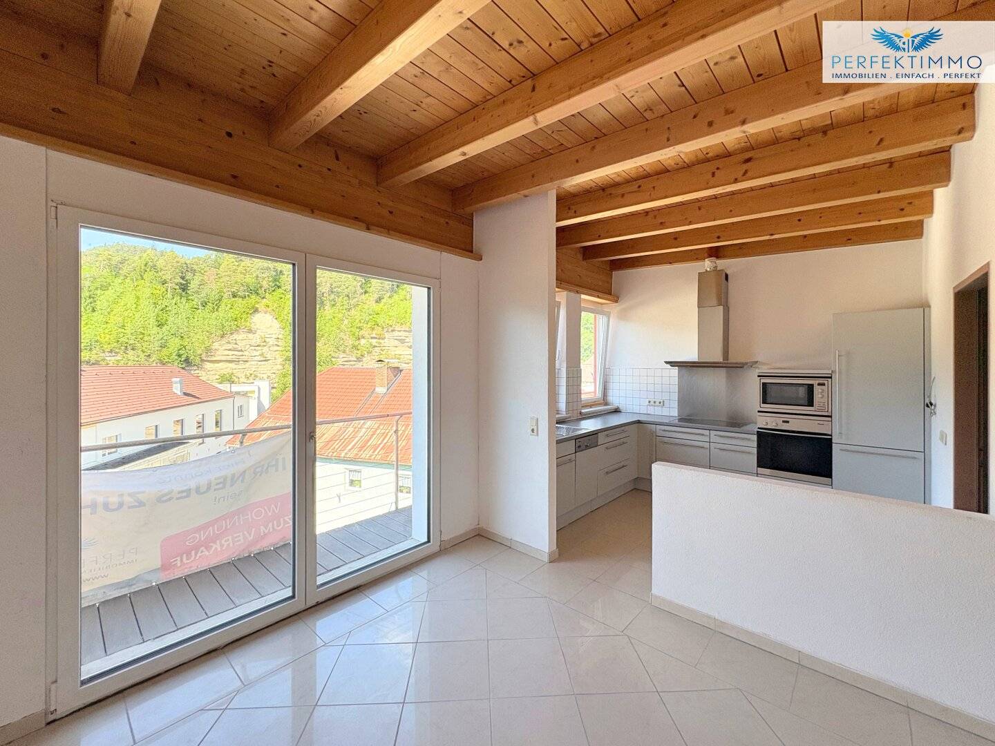 Zentrale 4-Zimmer-Wohnung im Dachgeschoß