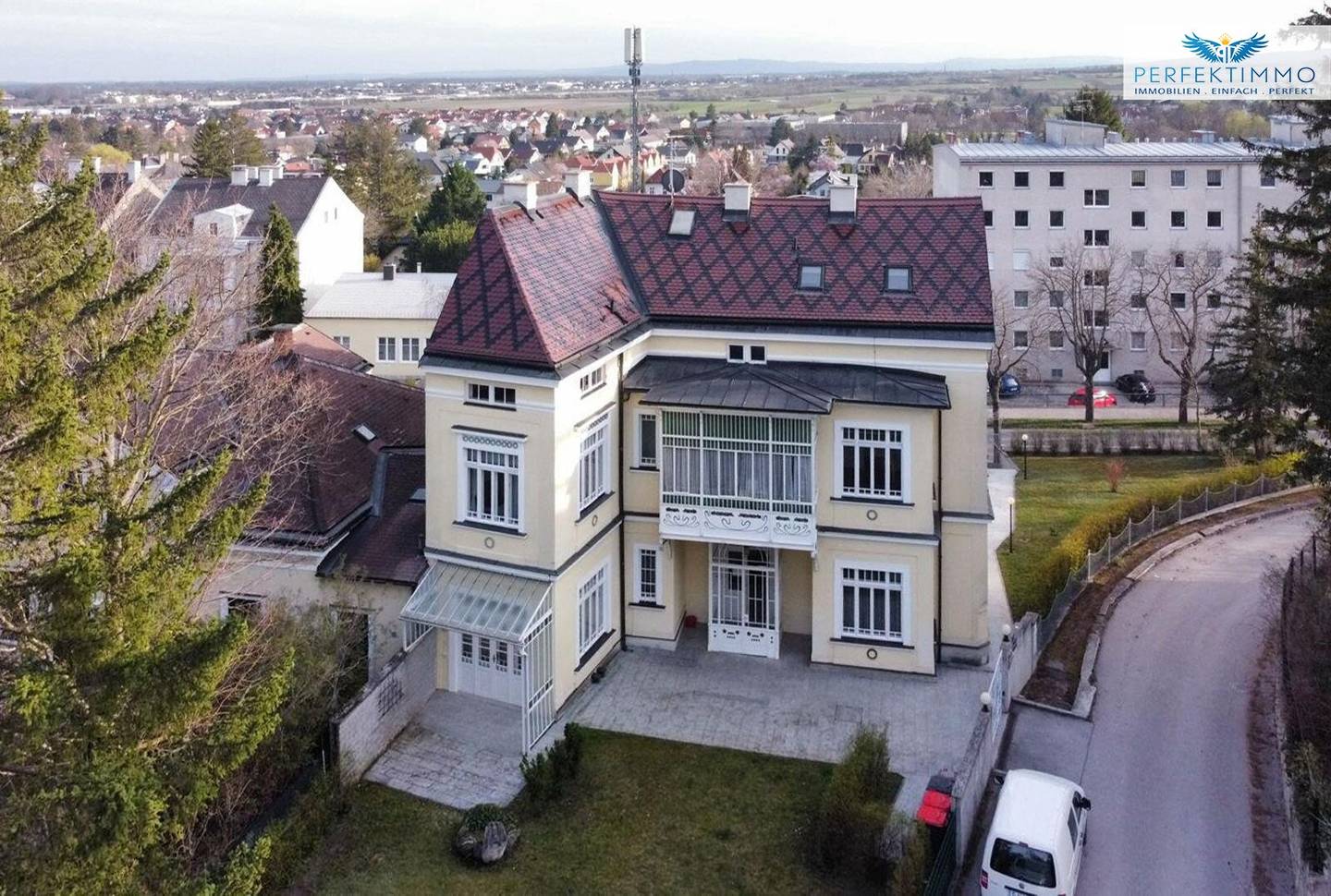Repräsentative Jahrhundertwende-Villa in Bad Vöslau - Wohnen/Büro