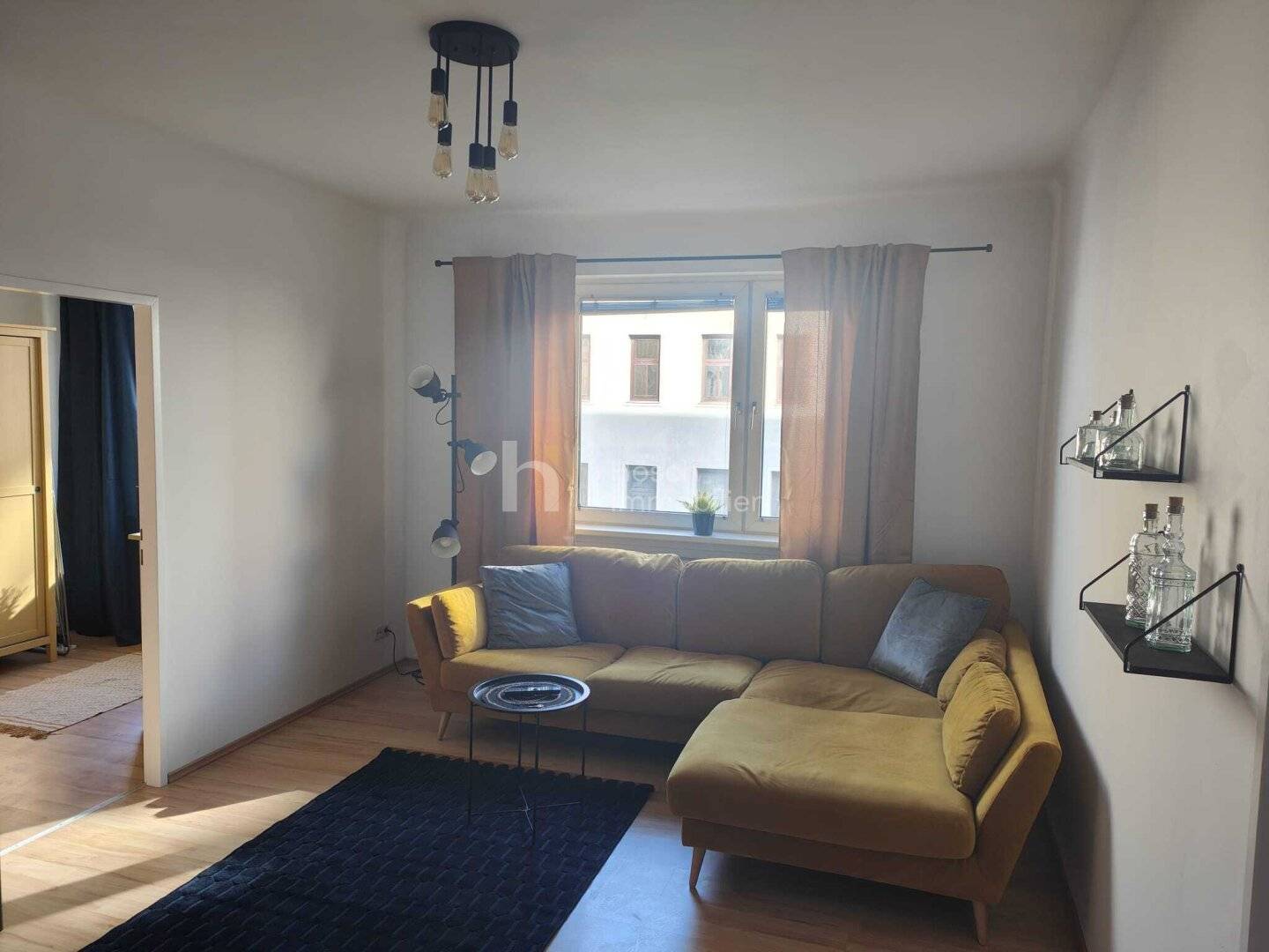 2 ZIMMER-WOHNUNG MIT EXTRA KÜCHE - DIREKT BEI U-BAHNSTATION!