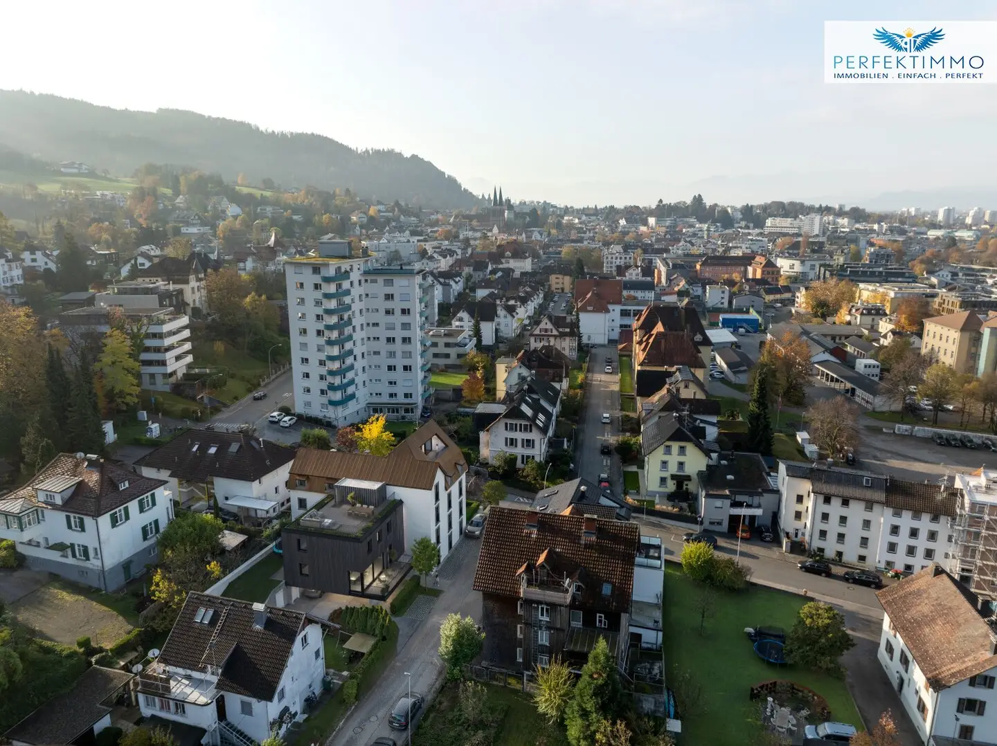 Wohnen wie im eigenen Haus: lichtdurchfluteter, geräumiger Wohntraum mit Dachterrasse *reserviert*