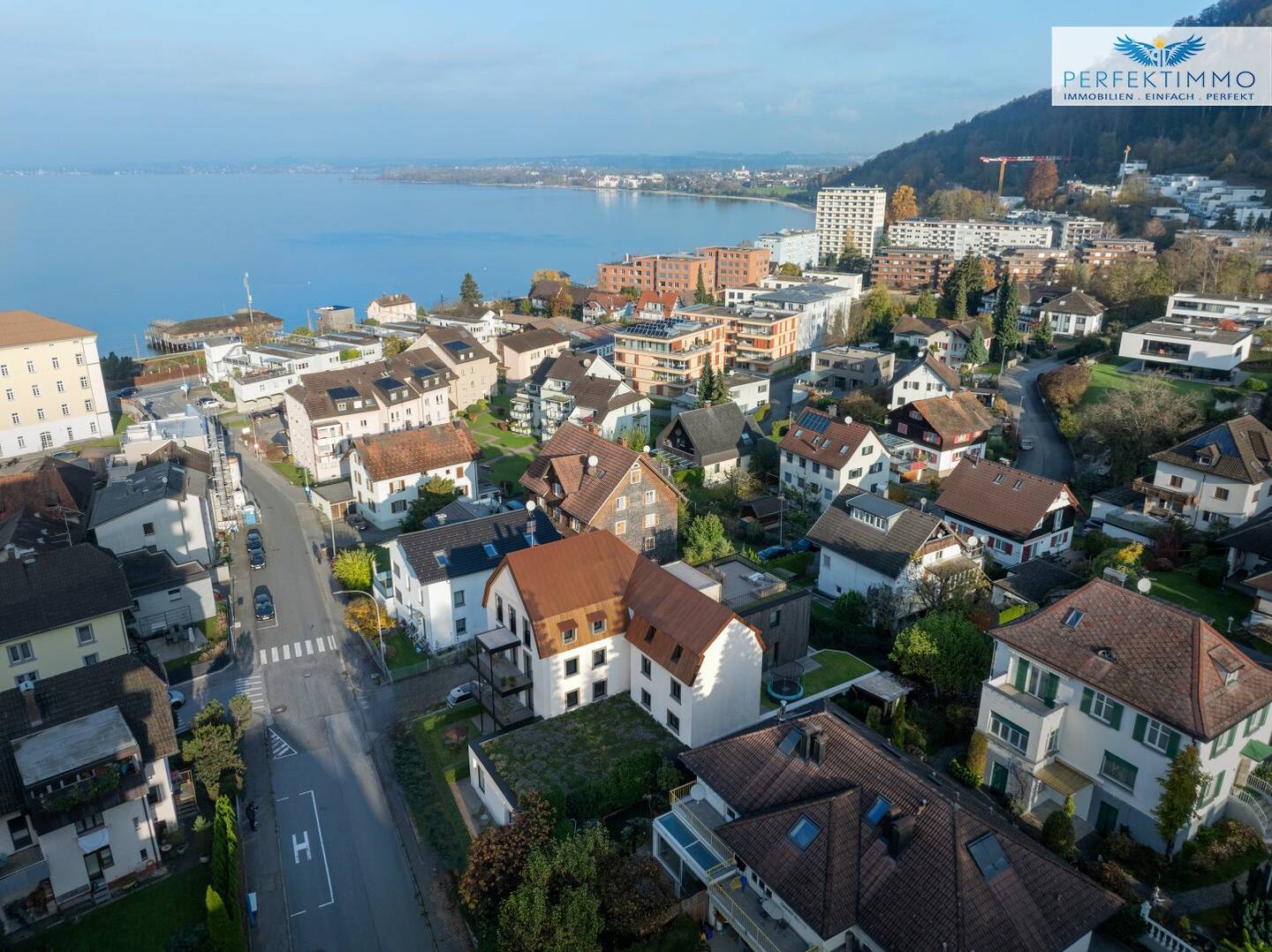 Wohnen wie im eigenen Haus: lichtdurchfluteter, geräumiger Wohntraum mit Dachterrasse *reserviert*