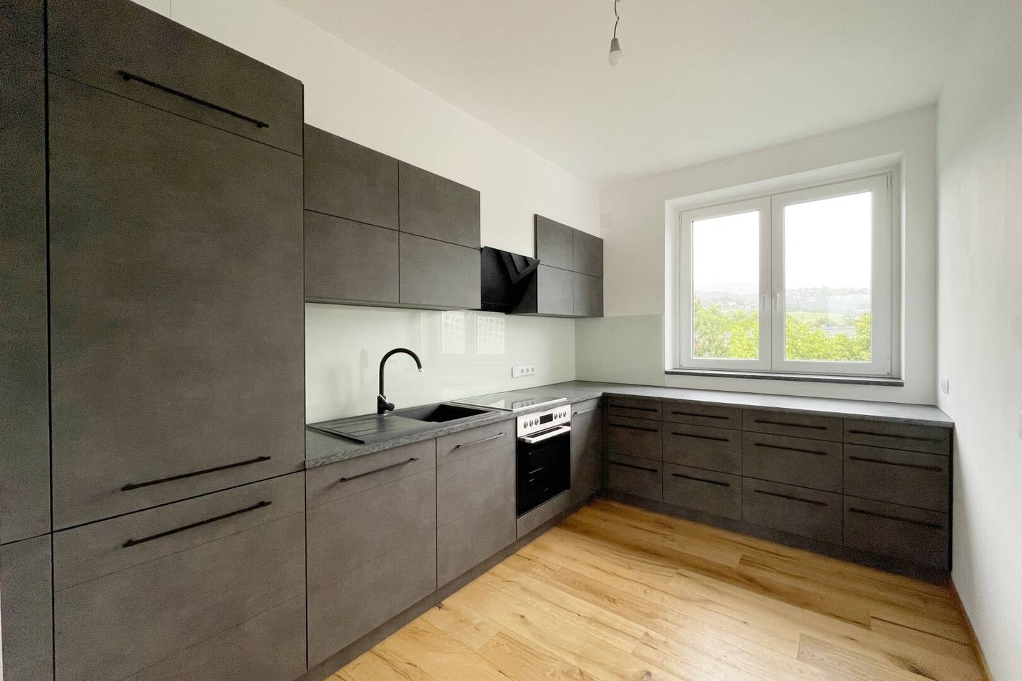 Helle 3-Zimmer-Wohnung mit separater Küche und sonnigem Balkon!
