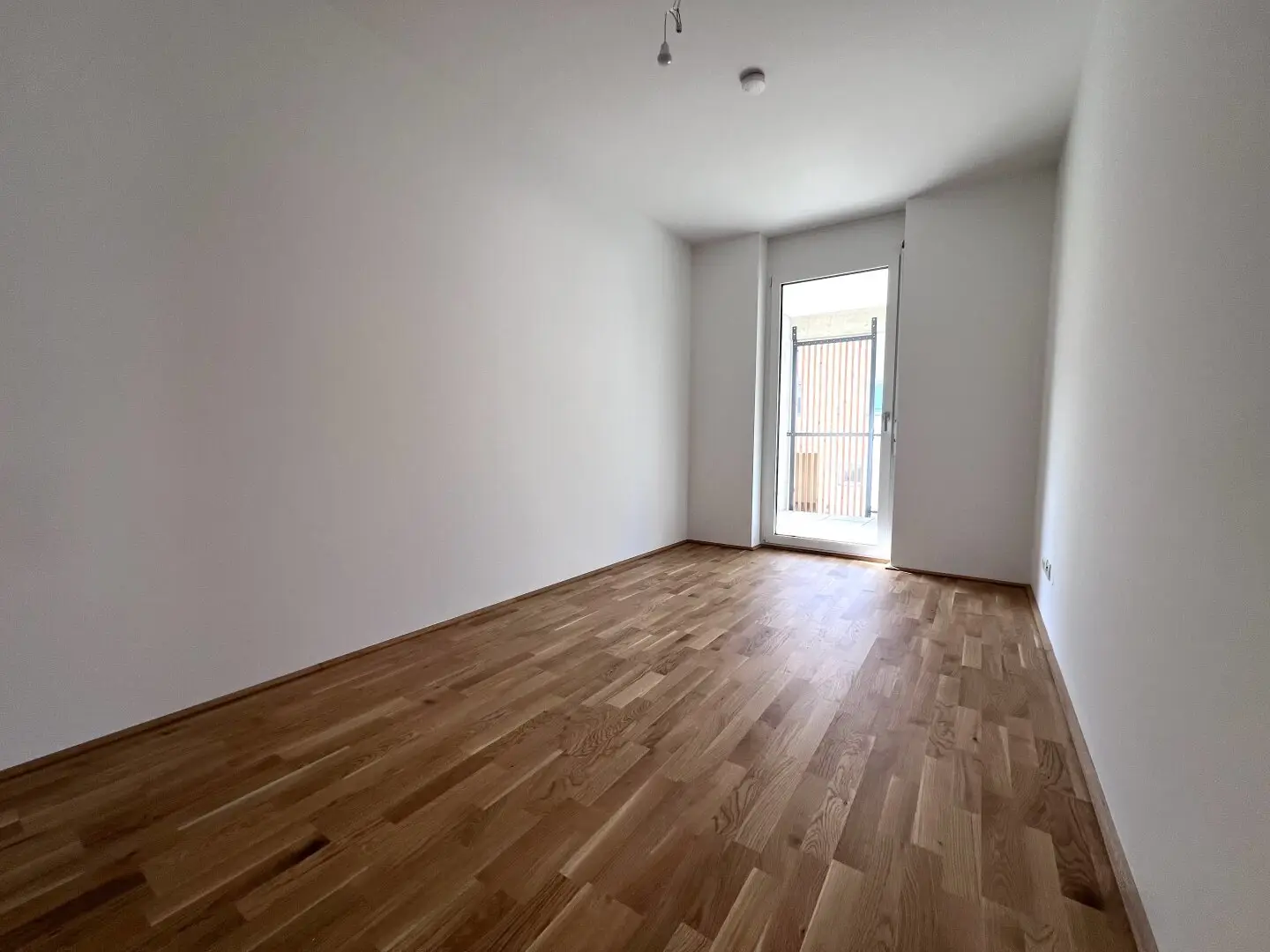 Familienfreundliche 4 Zimmerwohnung mit sehr großer überdachter Terrasse.
